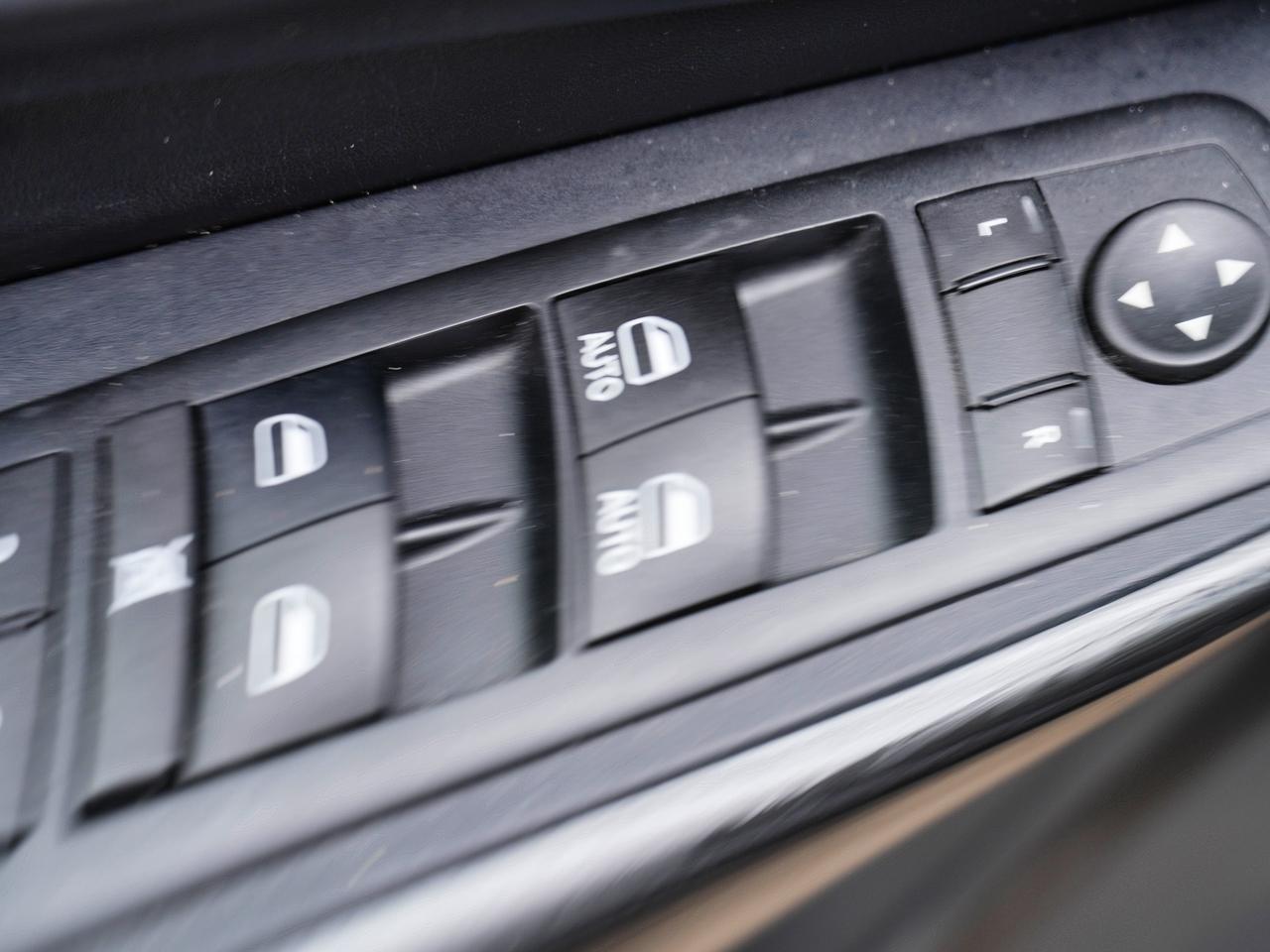 2016 Jeep Cherokee Limited | LEATHER | PANO ROOF | NAVI | 4WD Photo