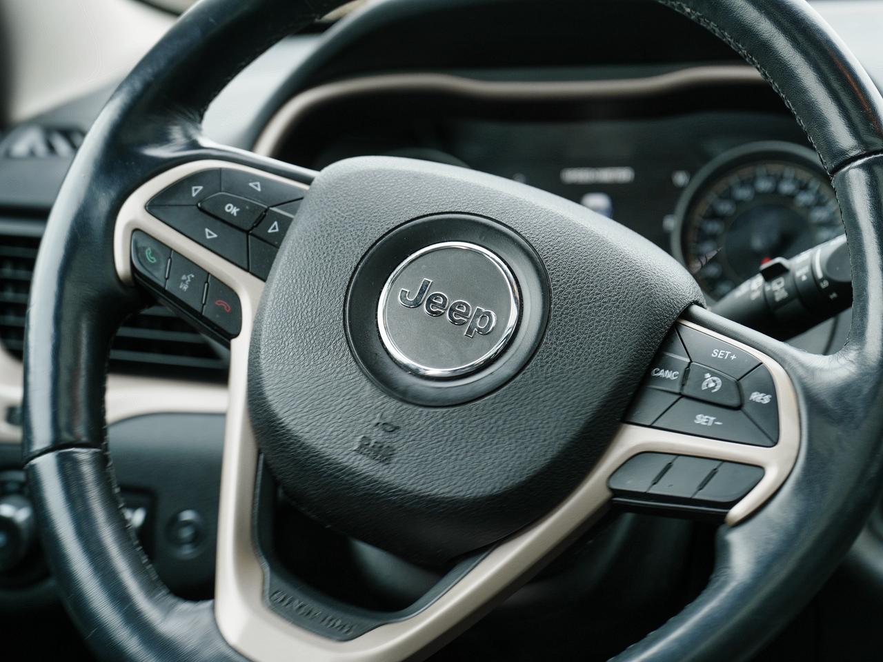 2016 Jeep Cherokee Limited | LEATHER | PANO ROOF | NAVI | 4WD Photo