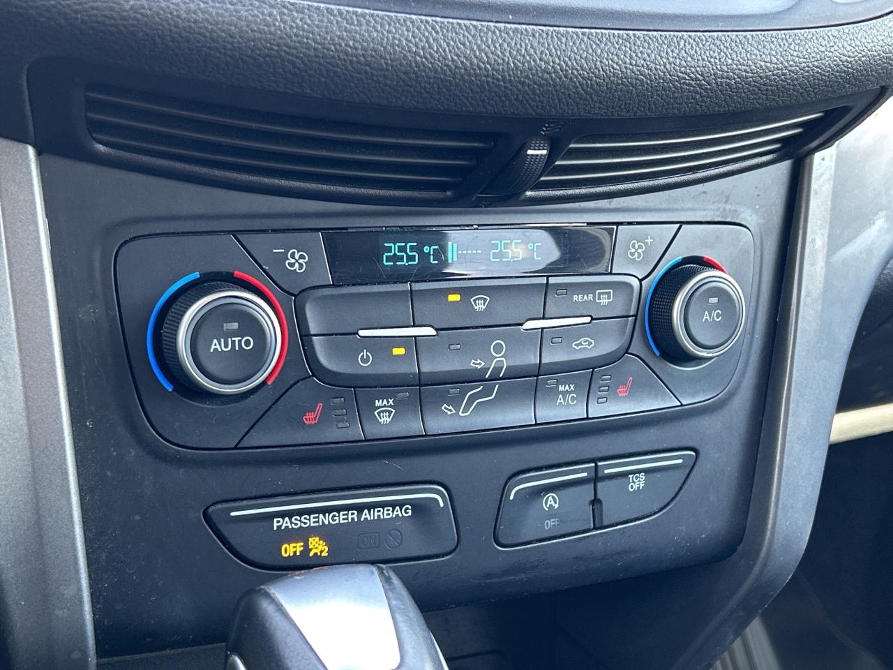 2018 Ford Escape SEL, AWD, HEATED LEATHER, BACK UP CAMERA! - Photo #16