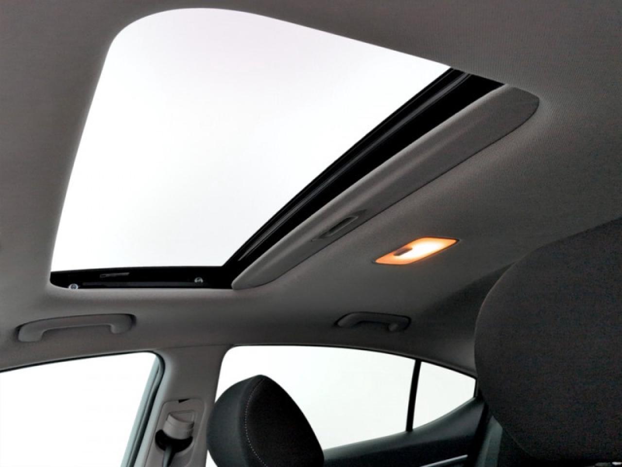 2018 Hyundai Elantra GL SE Photo