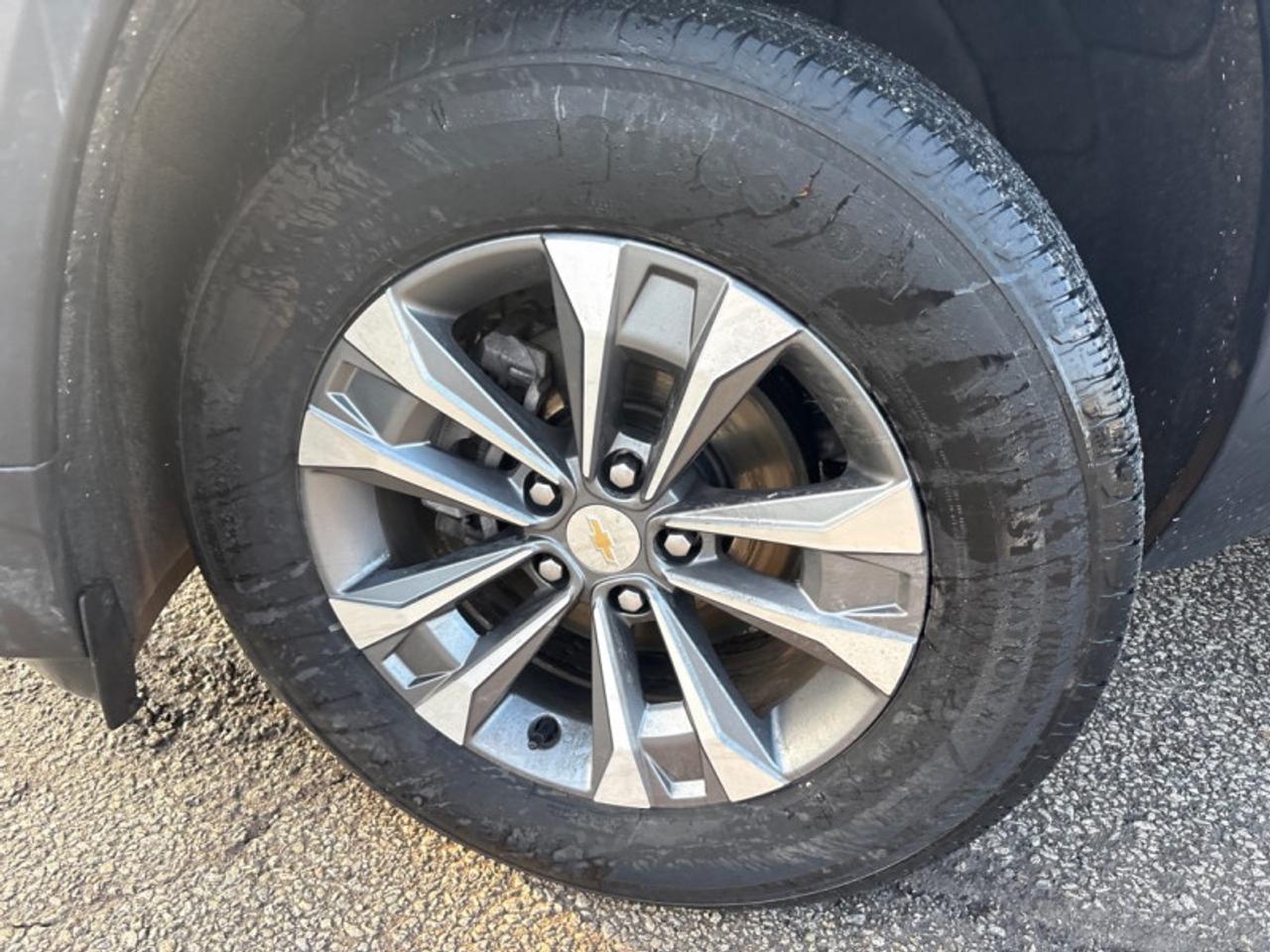 2025 Chevrolet Equinox LT  PANO SUNROOF| Photo