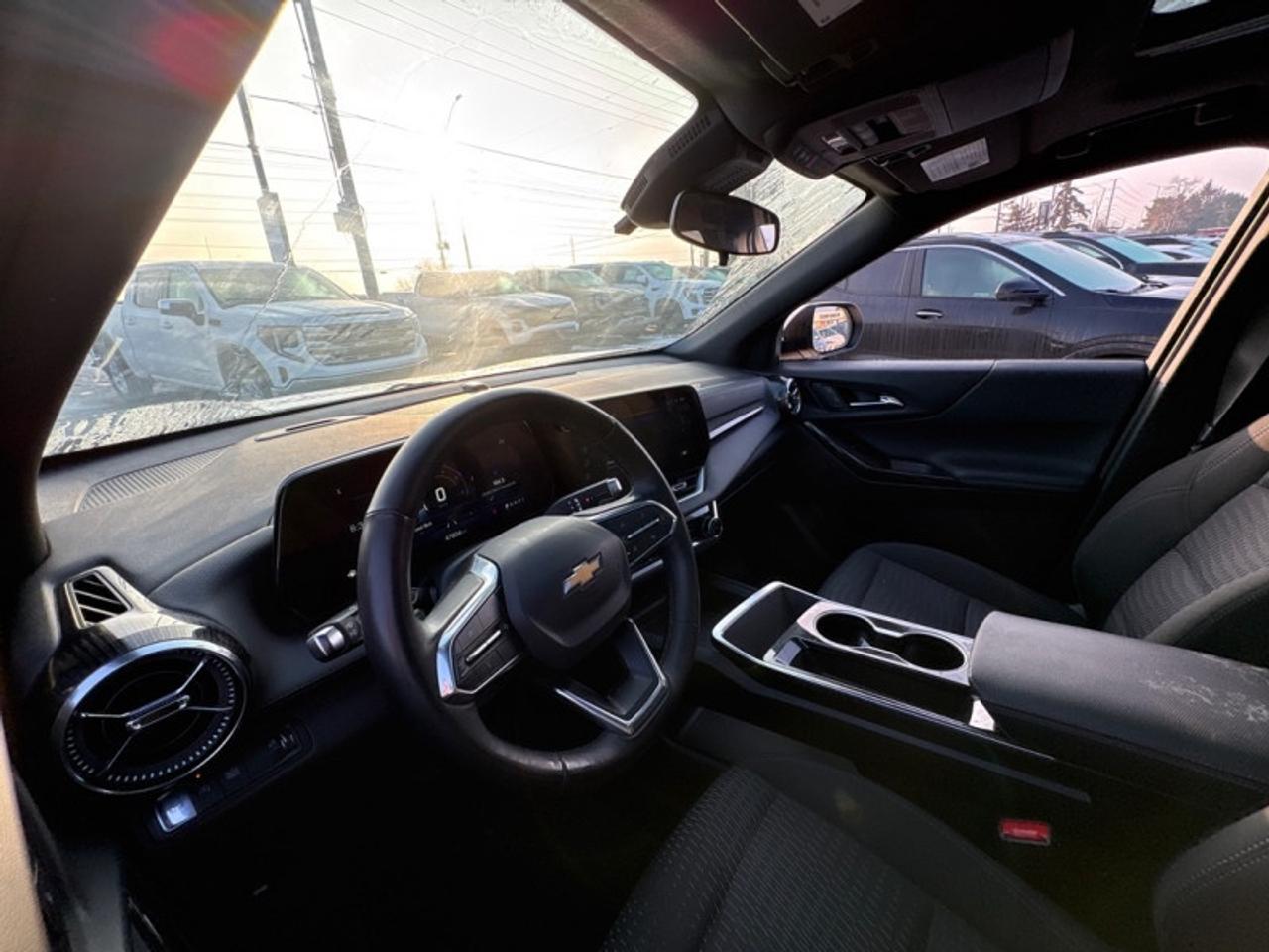 2025 Chevrolet Equinox LT  PANO SUNROOF| Photo