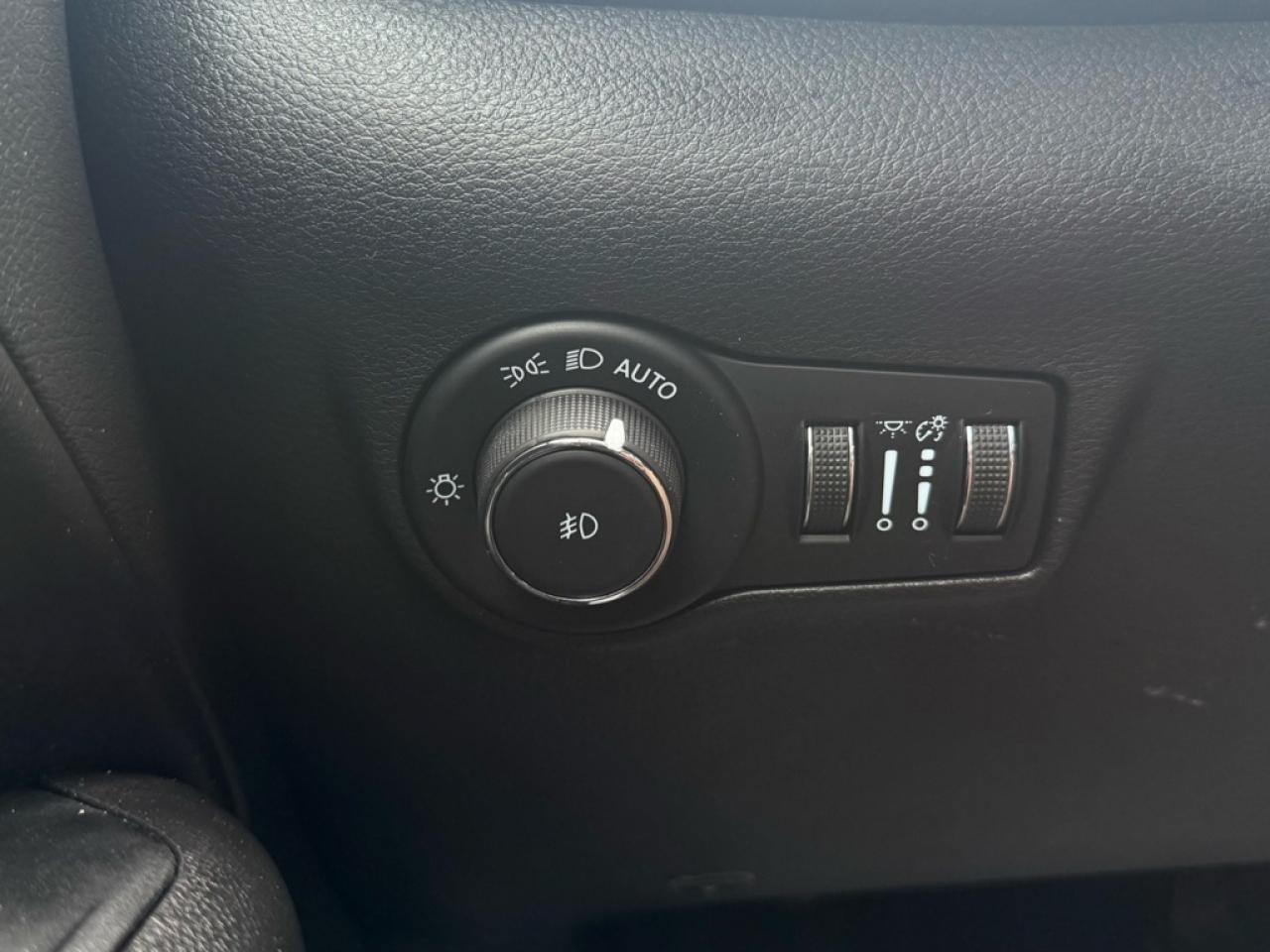 2023 Jeep Compass Altitude  - Leather Seats -  4G Wi-Fi - $100.90 /Wk Photo