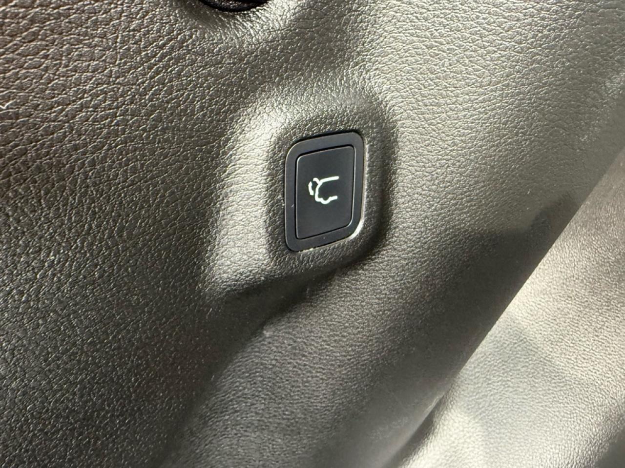 2023 Jeep Compass Altitude  - Leather Seats -  4G Wi-Fi - $100.90 /Wk Photo