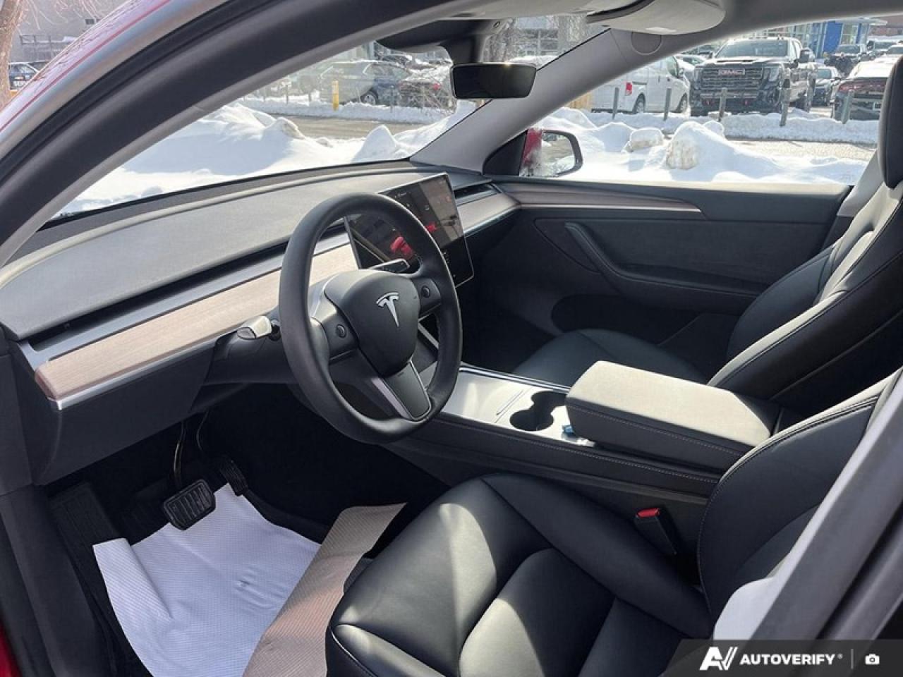 2025 Tesla Model Y Long Range  TESLA MODEL Y LONG RANGE Photo