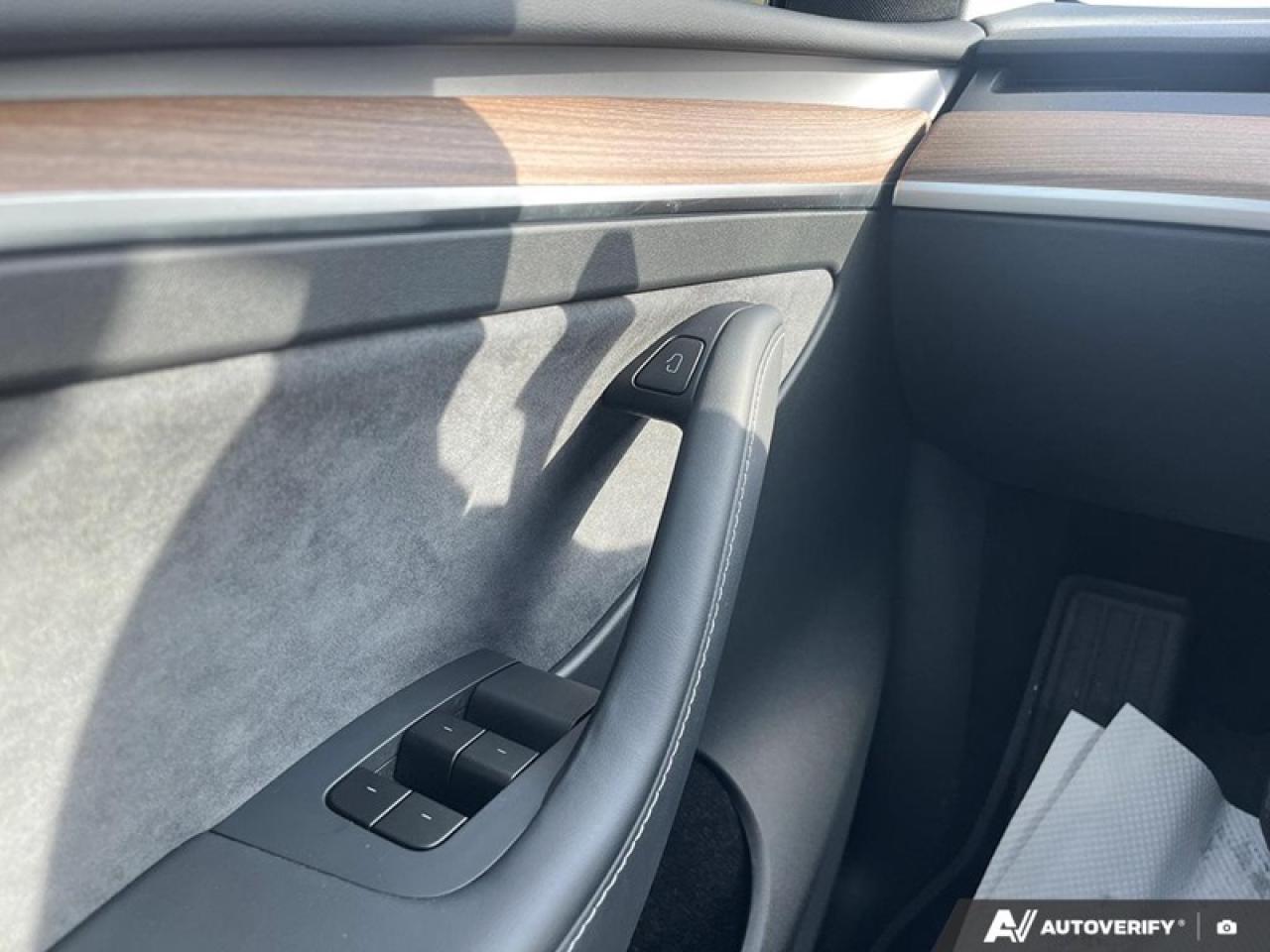 2025 Tesla Model Y Long Range  TESLA MODEL Y LONG RANGE Photo