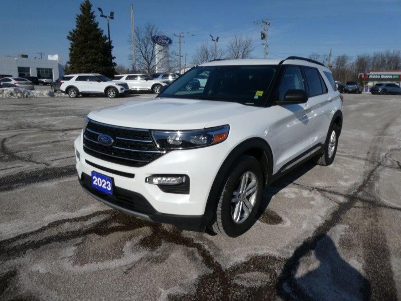 2023 Ford Explorer XLT Photo0
