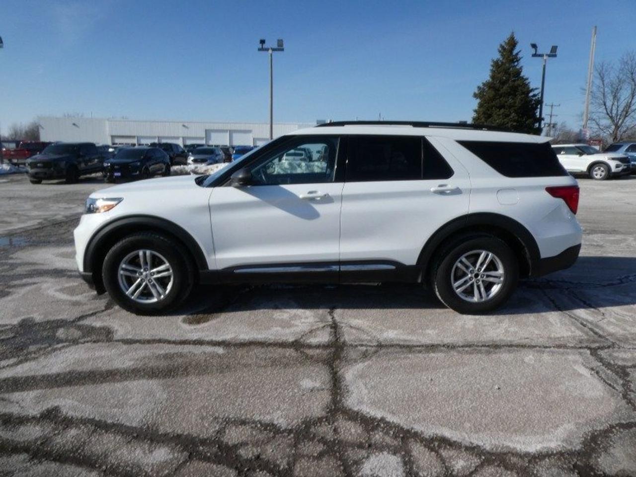 2023 Ford Explorer XLT Photo