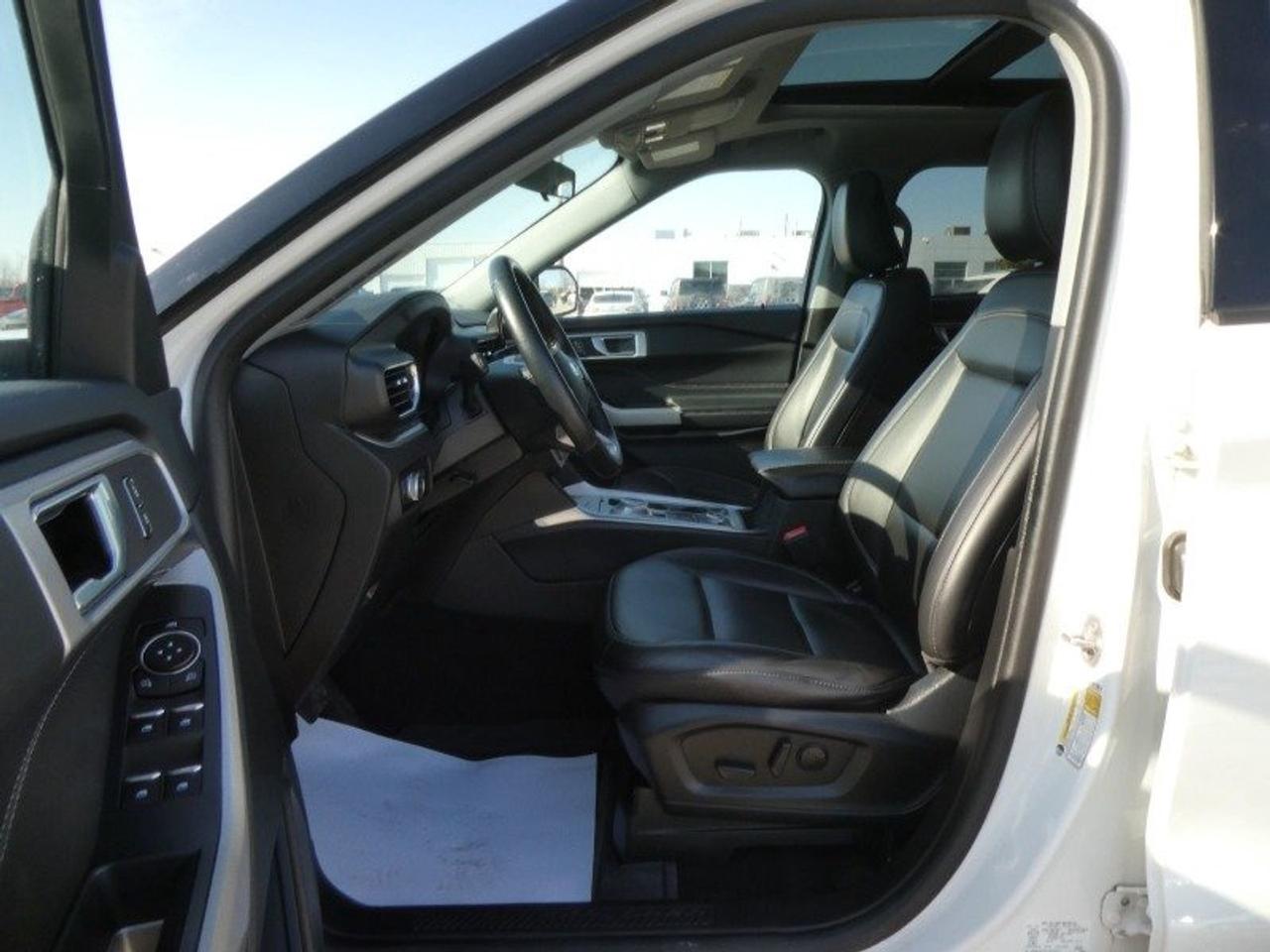 2023 Ford Explorer XLT Photo