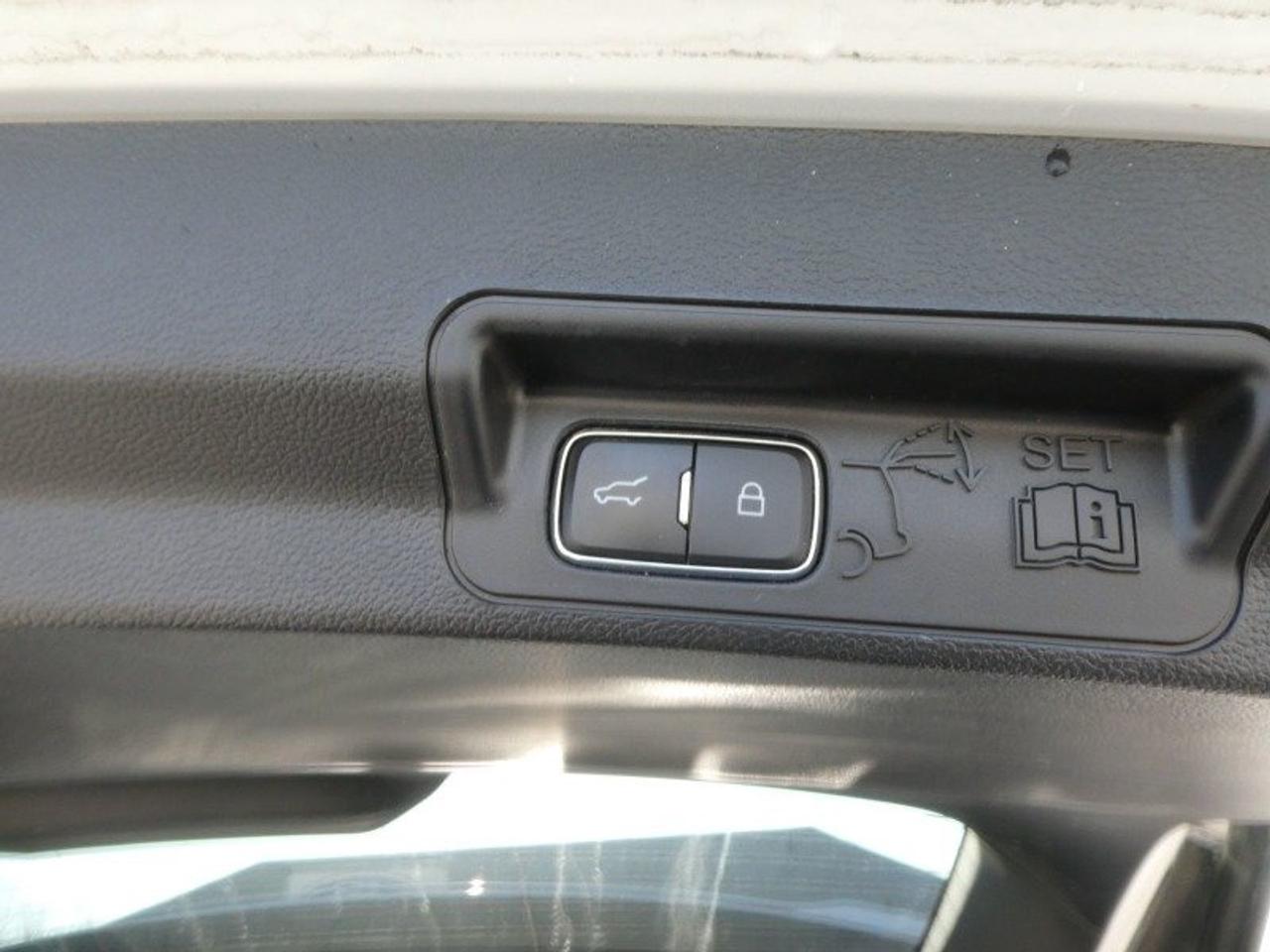 2023 Ford Explorer XLT Photo