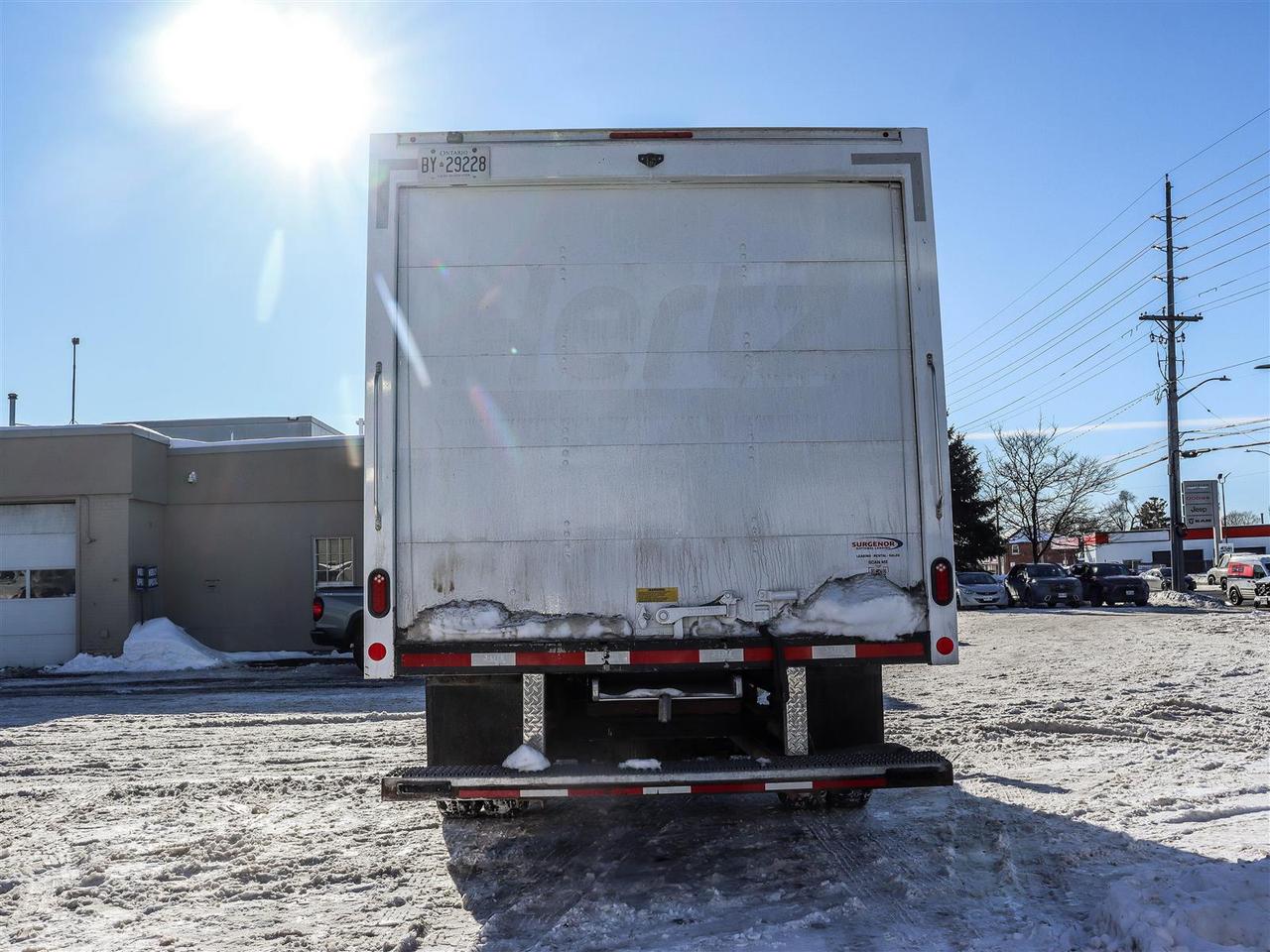 2024 GMC Savana 14 foot cube Photo