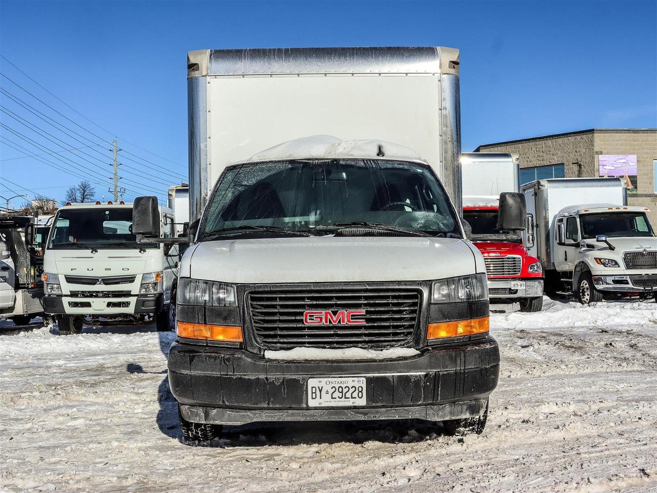 2024 GMC Savana 14 foot cube Photo