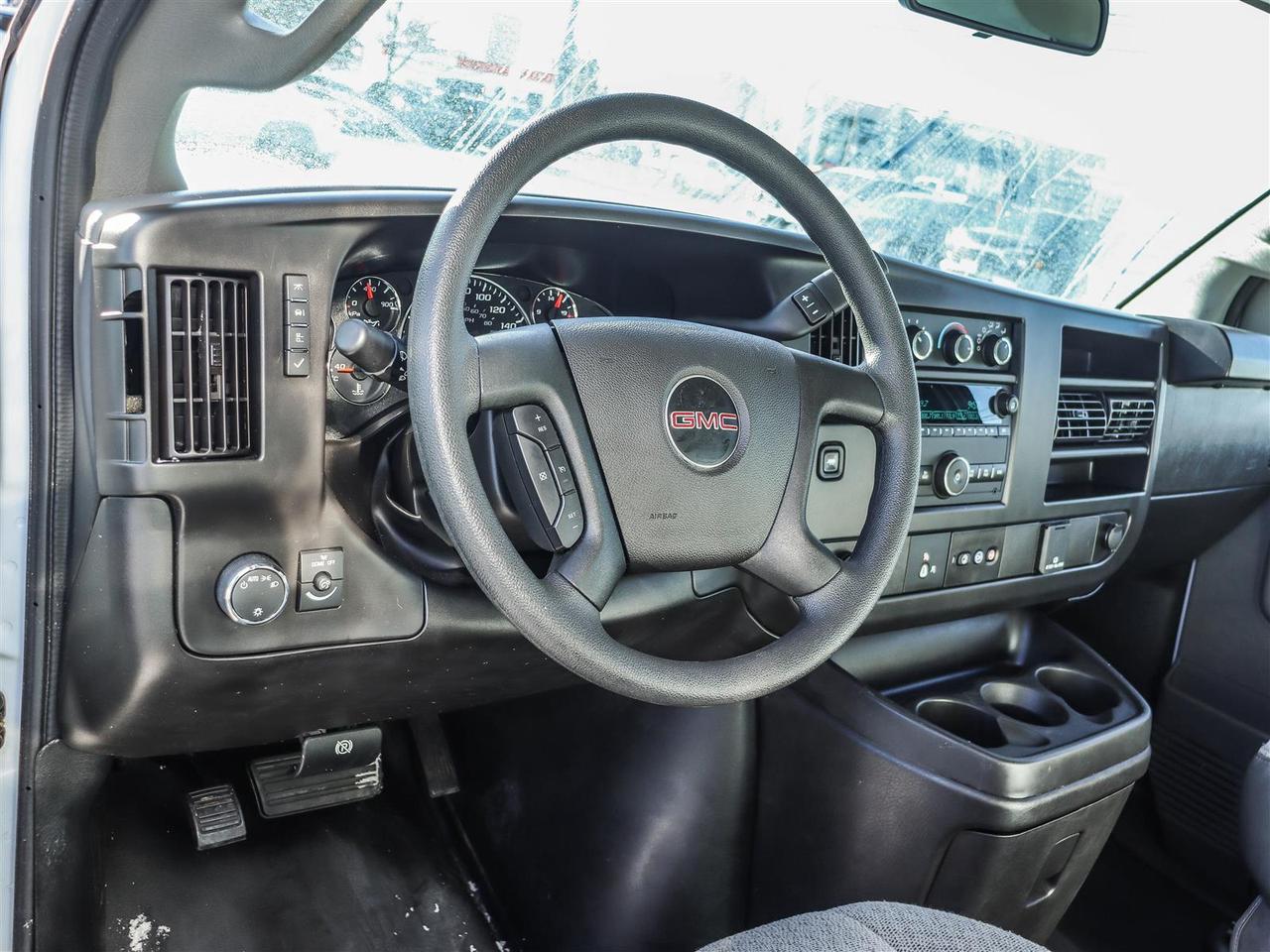 2024 GMC Savana 14 foot cube Photo