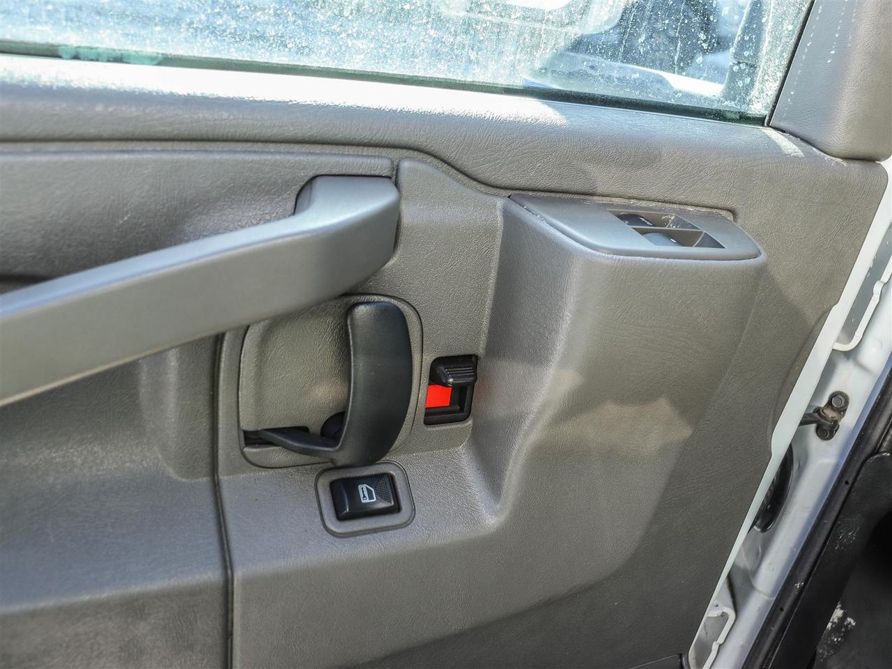 2024 GMC Savana 14 foot cube Photo