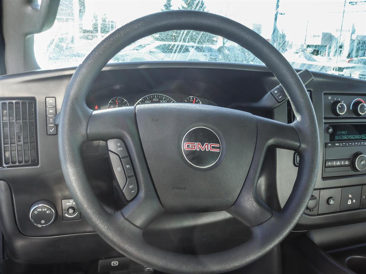 2024 GMC Savana 14 foot cube Photo