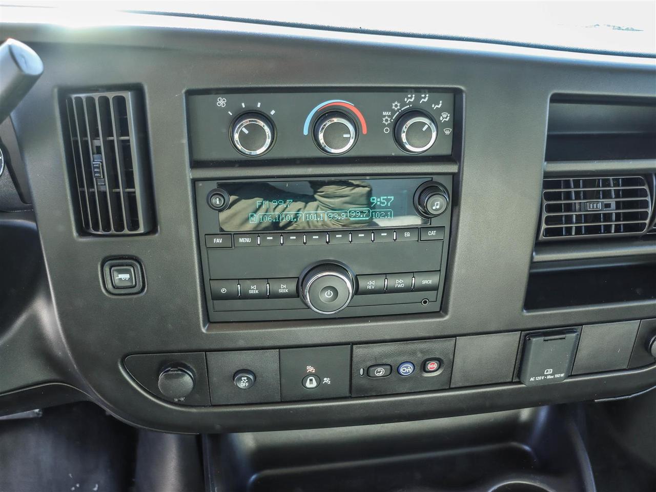 2024 GMC Savana 14 foot cube Photo