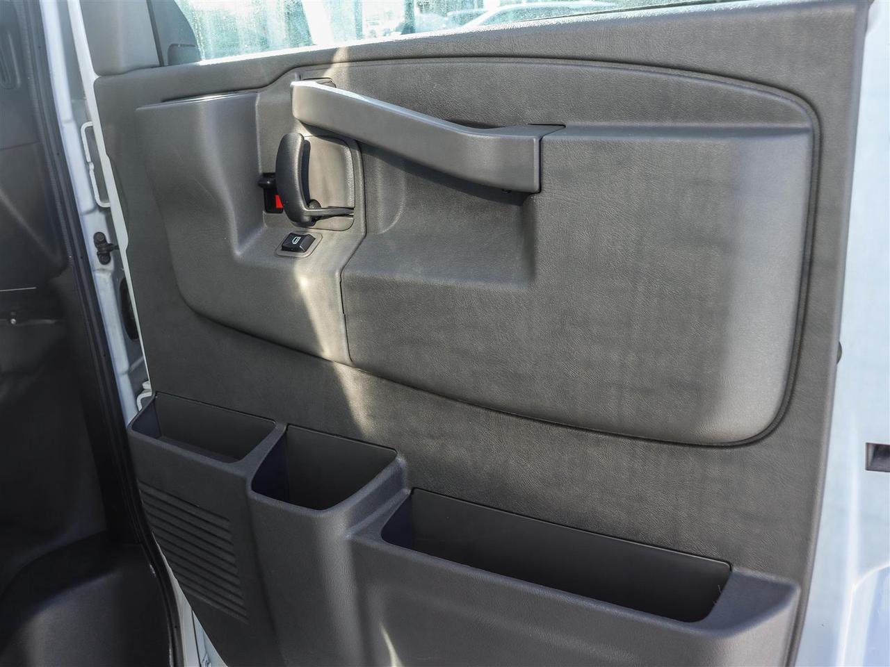 2024 GMC Savana 14 foot cube Photo