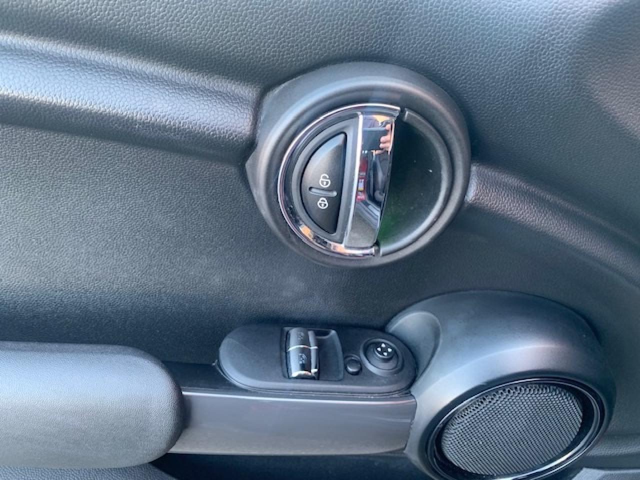 2016 MINI Cooper  Photo