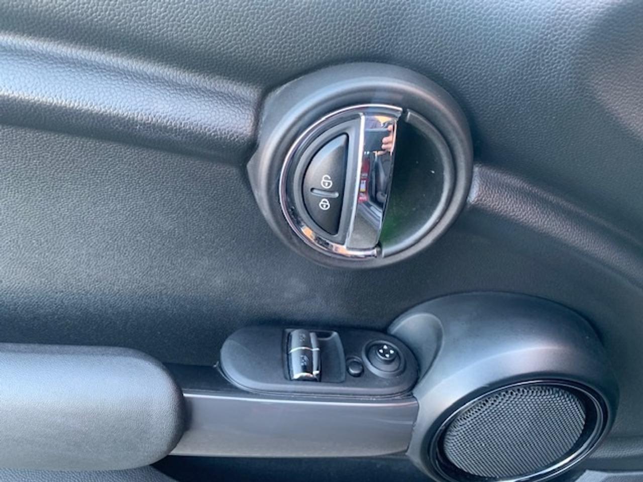 2016 MINI Cooper  Photo