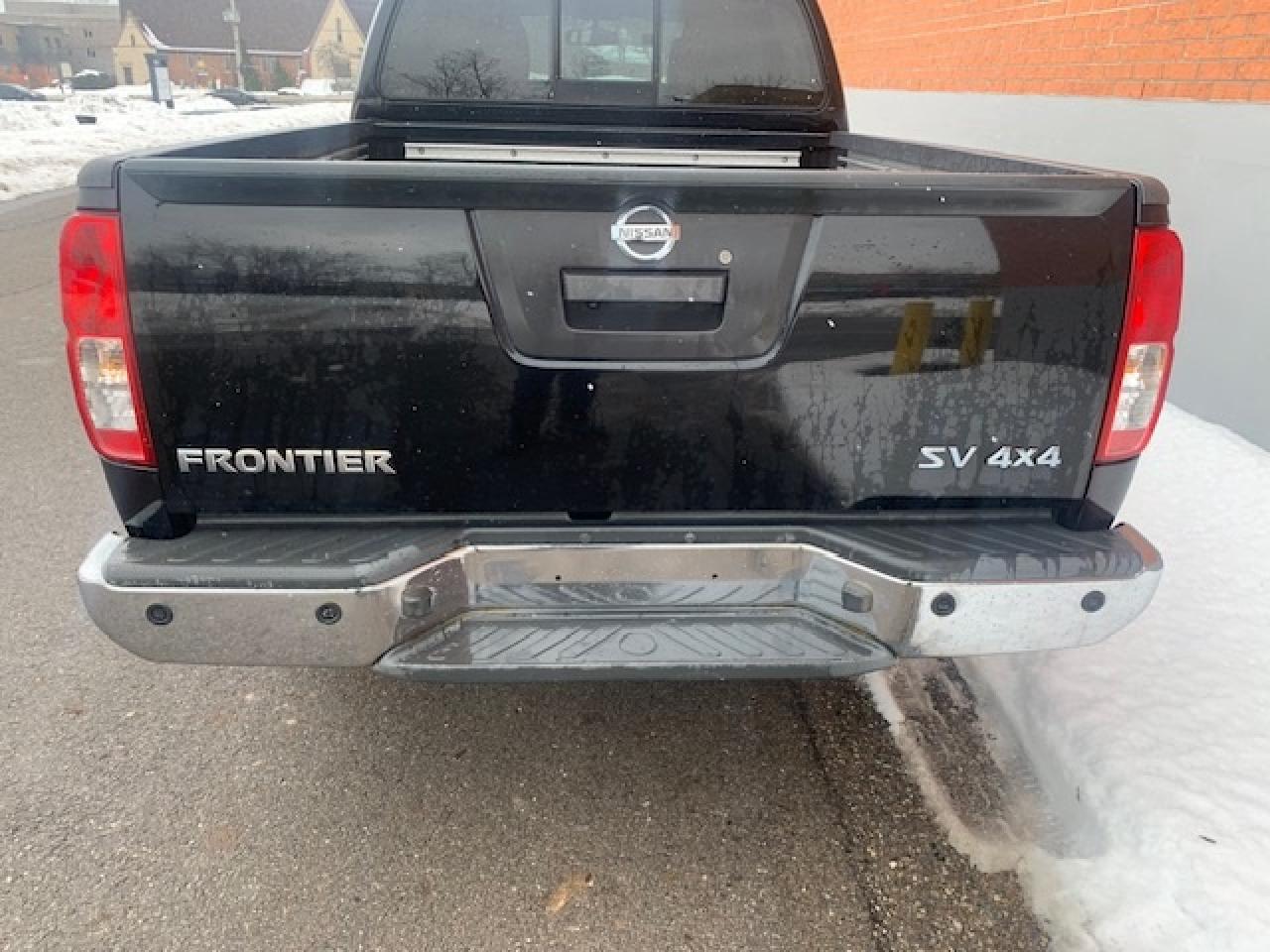 2016 Nissan Frontier SV 4X4 CREW CAB Photo4