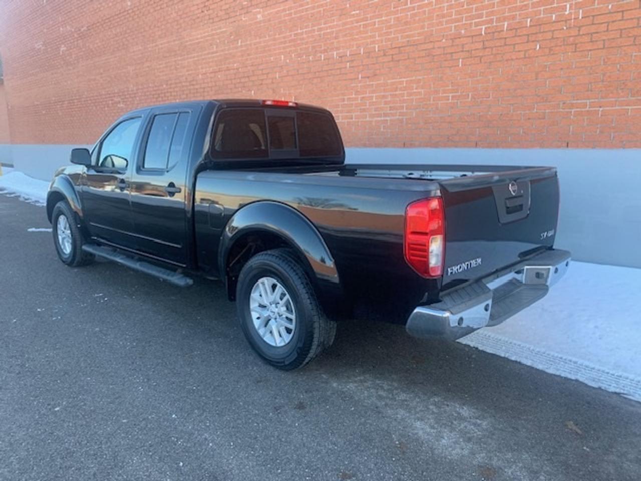 2016 Nissan Frontier SV 4X4 CREW CAB Photo