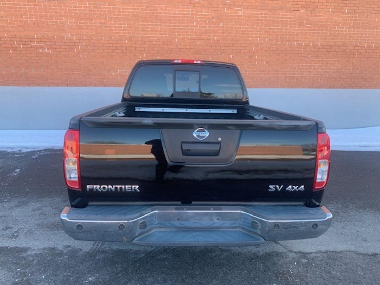 2016 Nissan Frontier SV 4X4 CREW CAB Photo