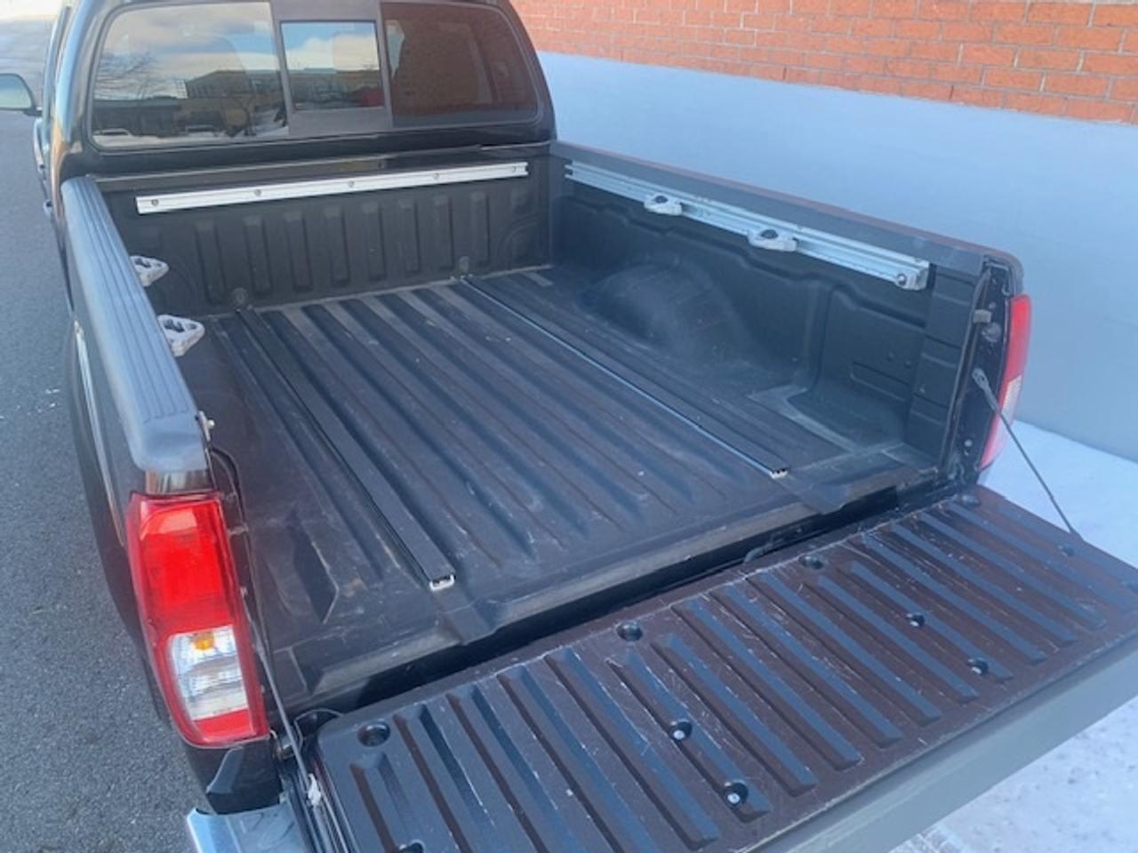 2016 Nissan Frontier SV 4X4 CREW CAB Photo