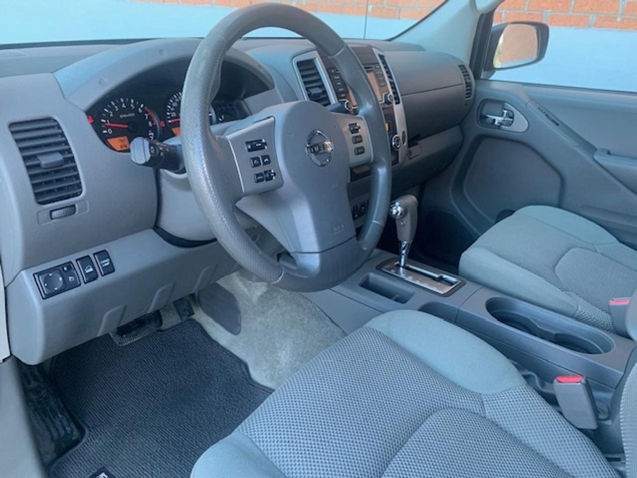 2016 Nissan Frontier SV 4X4 CREW CAB Photo