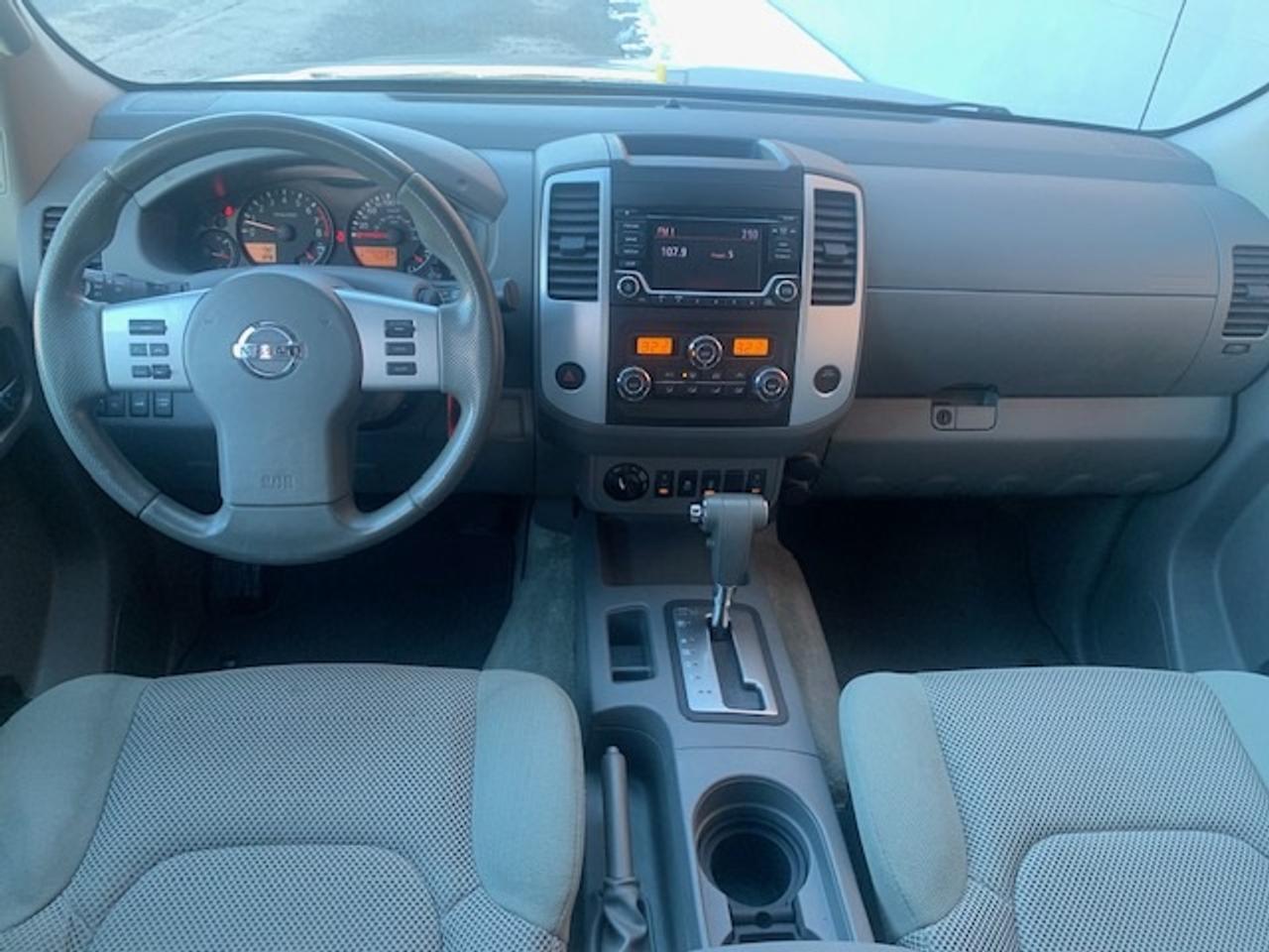 2016 Nissan Frontier SV 4X4 CREW CAB Photo