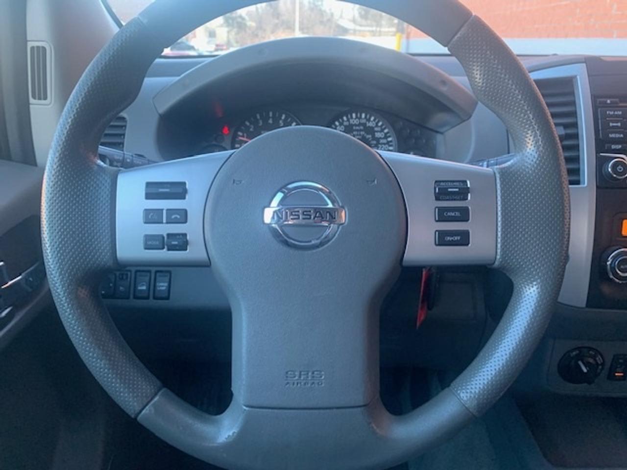2016 Nissan Frontier SV 4X4 CREW CAB Photo