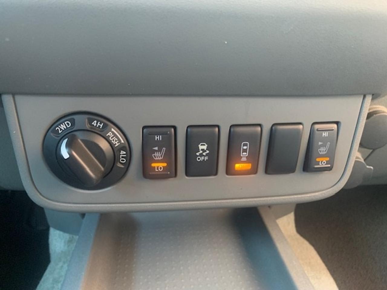 2016 Nissan Frontier SV 4X4 CREW CAB Photo