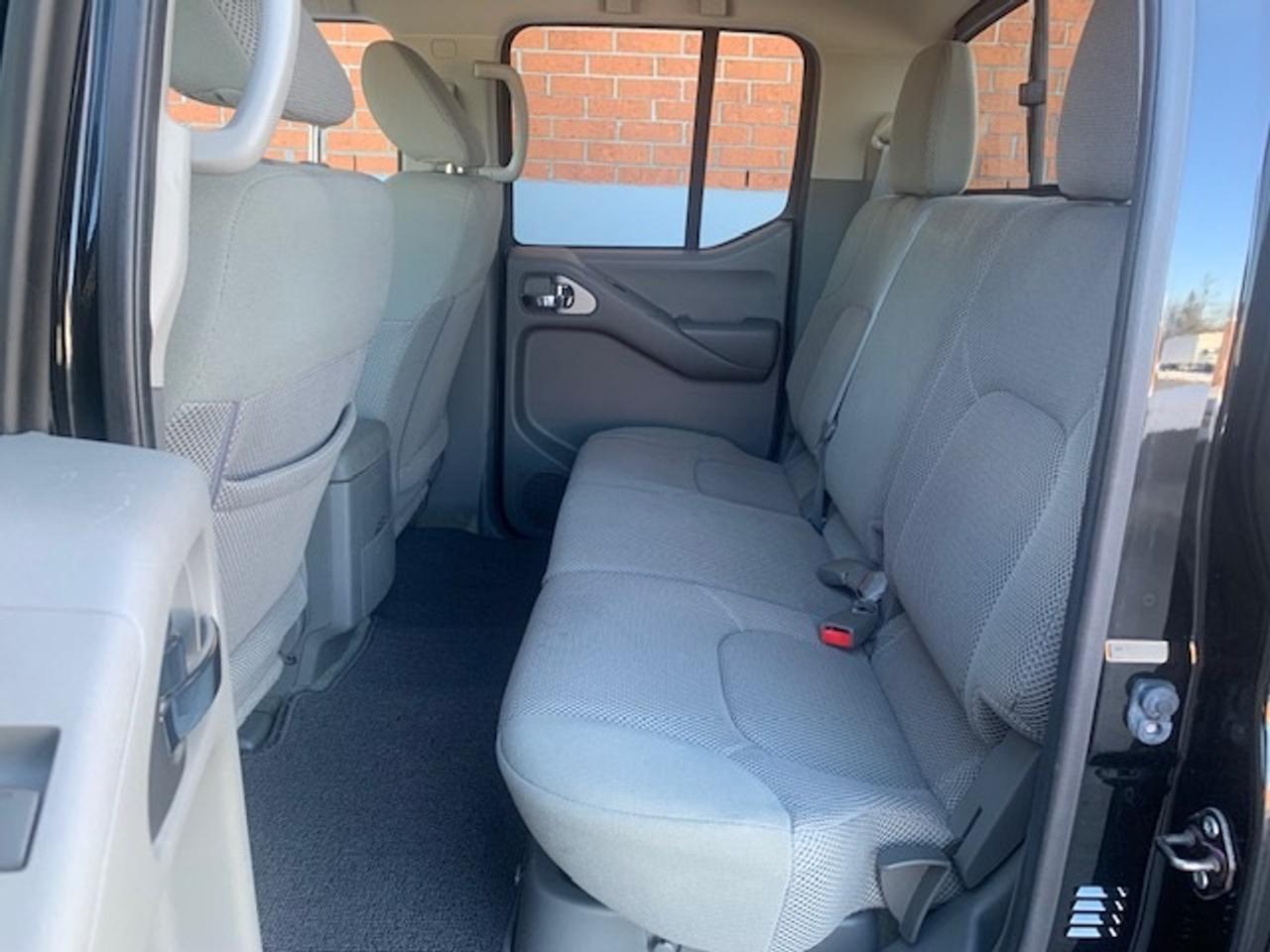 2016 Nissan Frontier SV 4X4 CREW CAB Photo