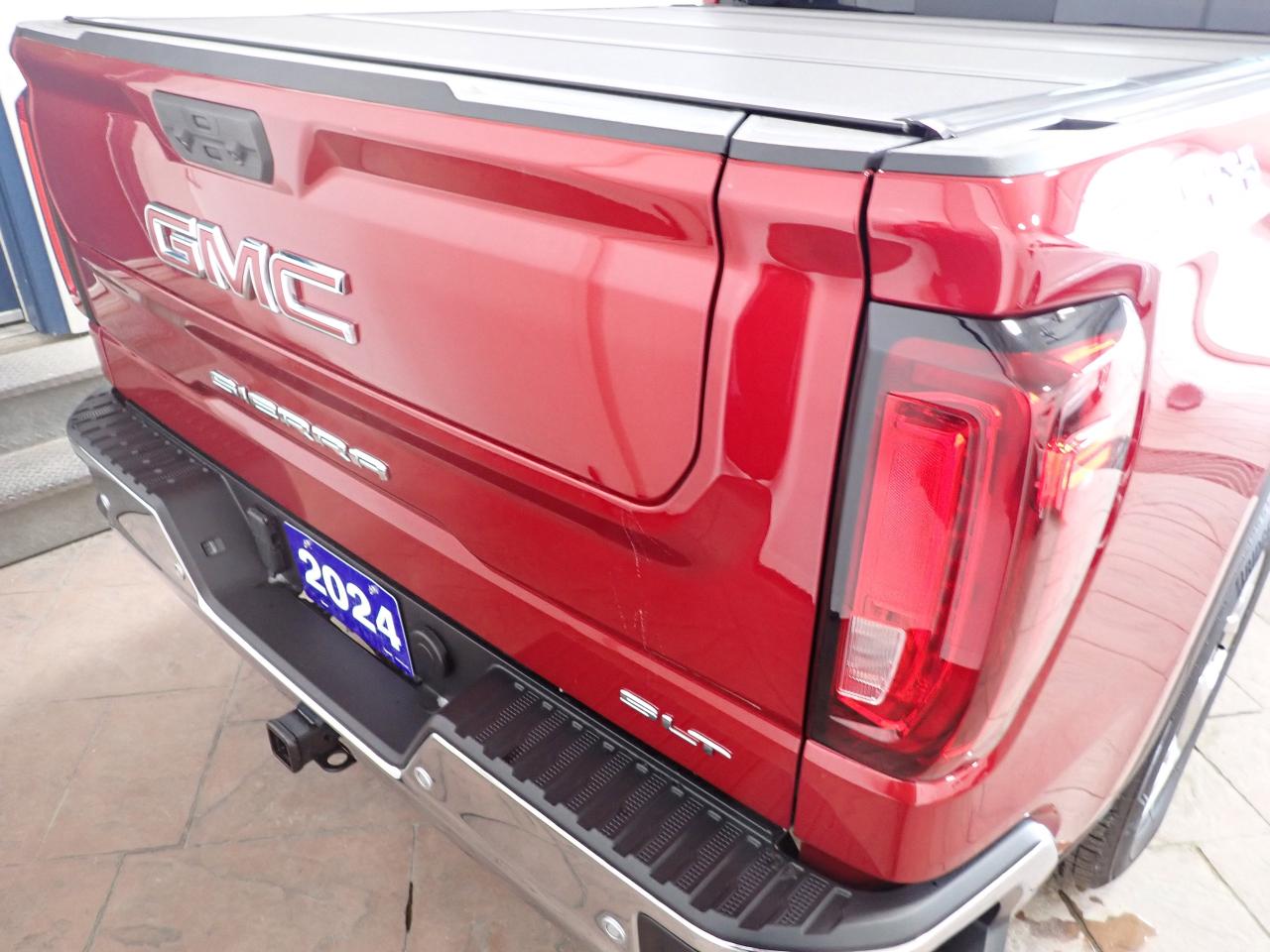 2024 GMC Sierra 1500 SLT CREW CAB 4WD LEATHER SUNROOF Photo