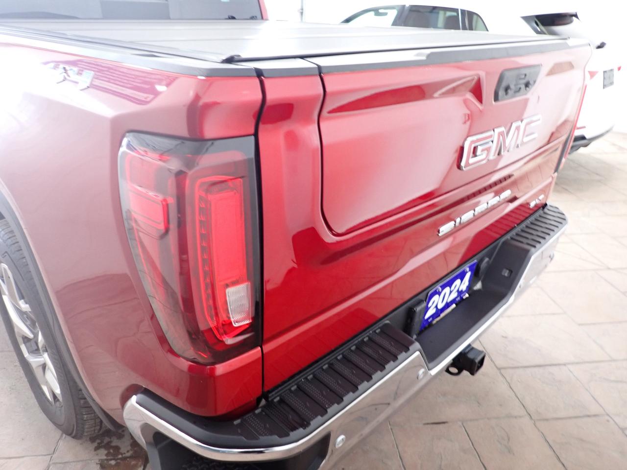 2024 GMC Sierra 1500 SLT CREW CAB 4WD LEATHER SUNROOF Photo3