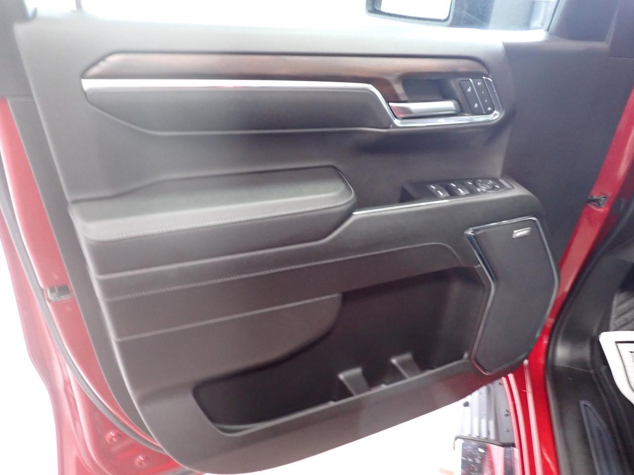 2024 GMC Sierra 1500 SLT CREW CAB 4WD LEATHER SUNROOF Photo