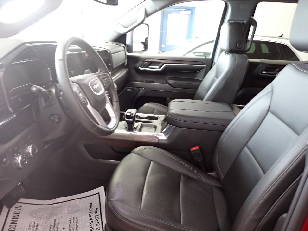 2024 GMC Sierra 1500 SLT CREW CAB 4WD LEATHER SUNROOF Photo