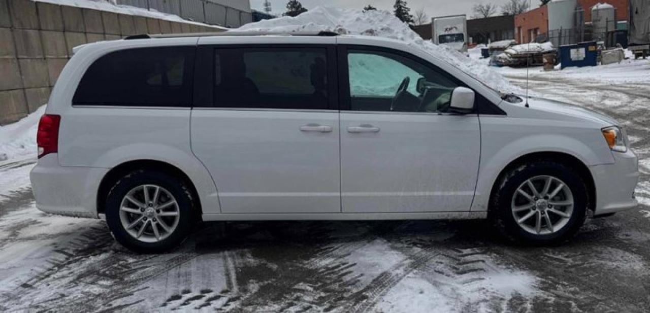 2019 Dodge Grand Caravan SXT Premium Plus | NAV | DVD | Leatherette | Power Seat | Bluetooth | Rear Camera | Alloy Wheels | Photo