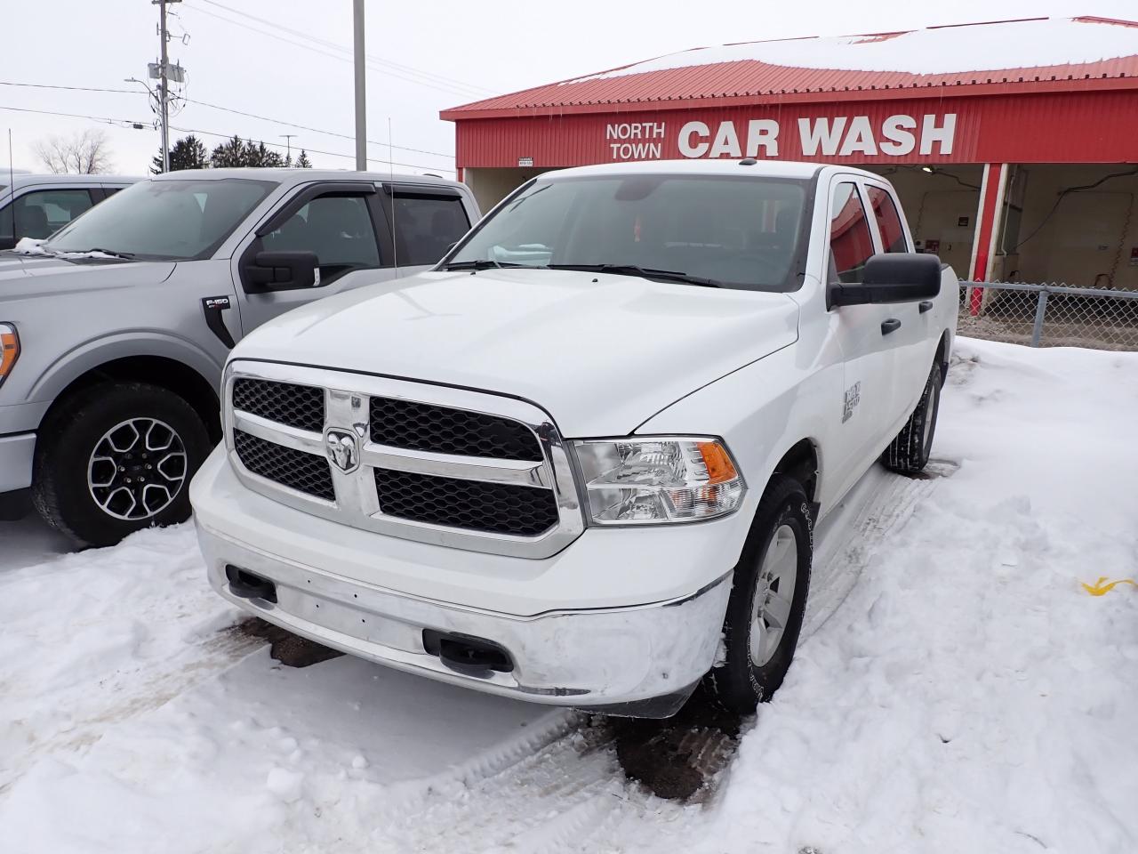2023 RAM 1500 Classic SLT 4WD CREW CAB Photo2