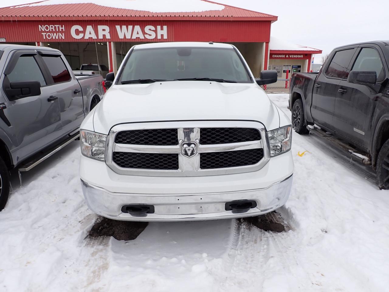 2023 RAM 1500 Classic SLT 4WD CREW CAB Photo