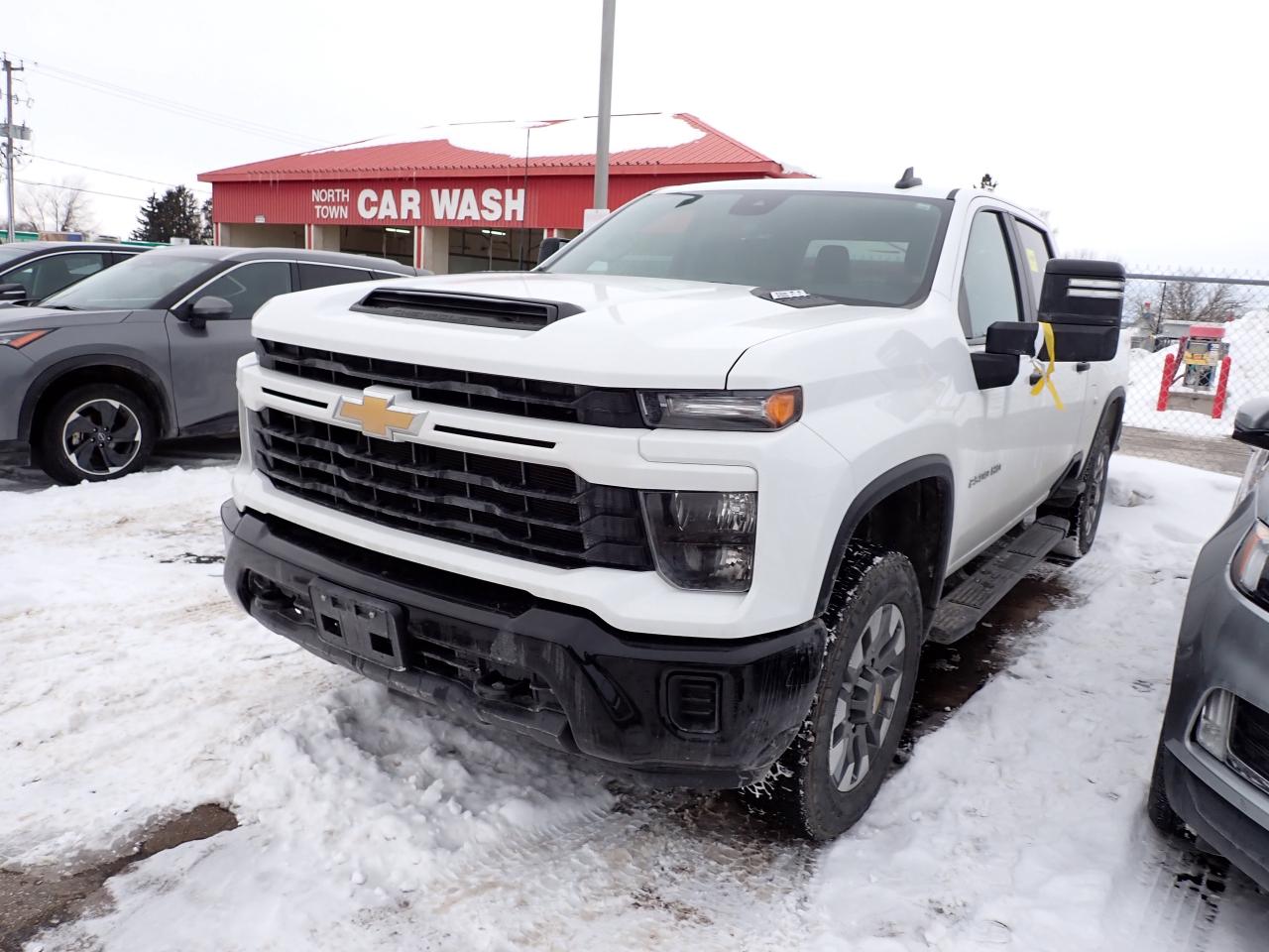 2024 Chevrolet SILVERADO 2500HD Custom 4WD CREW CAB Photo2