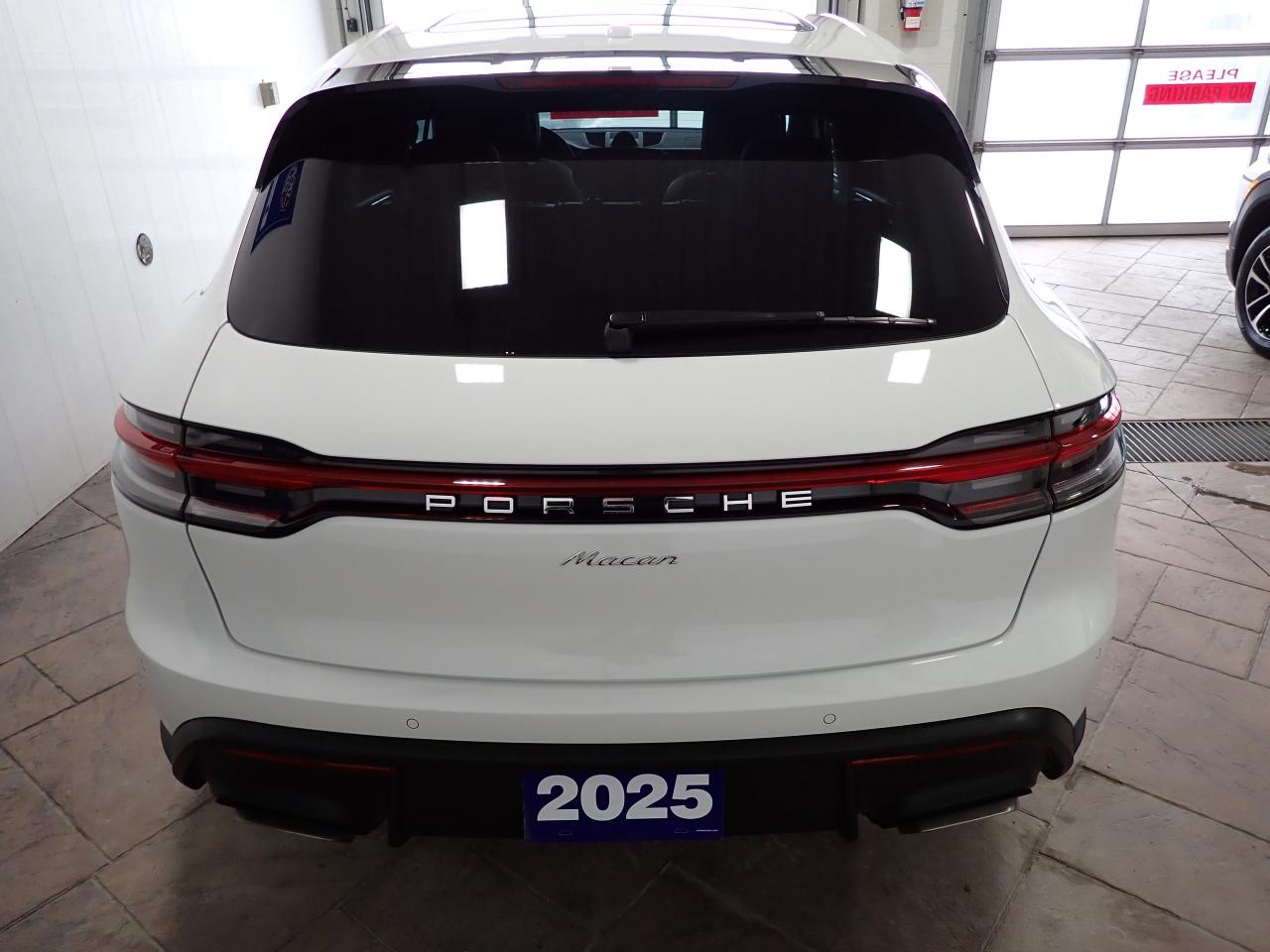 2025 Porsche Macan 4WD LEATHER NAVI SUNROOF Photo