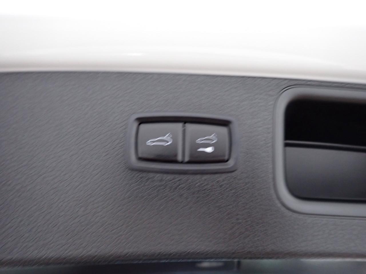2025 Porsche Macan 4WD LEATHER NAVI SUNROOF Photo4