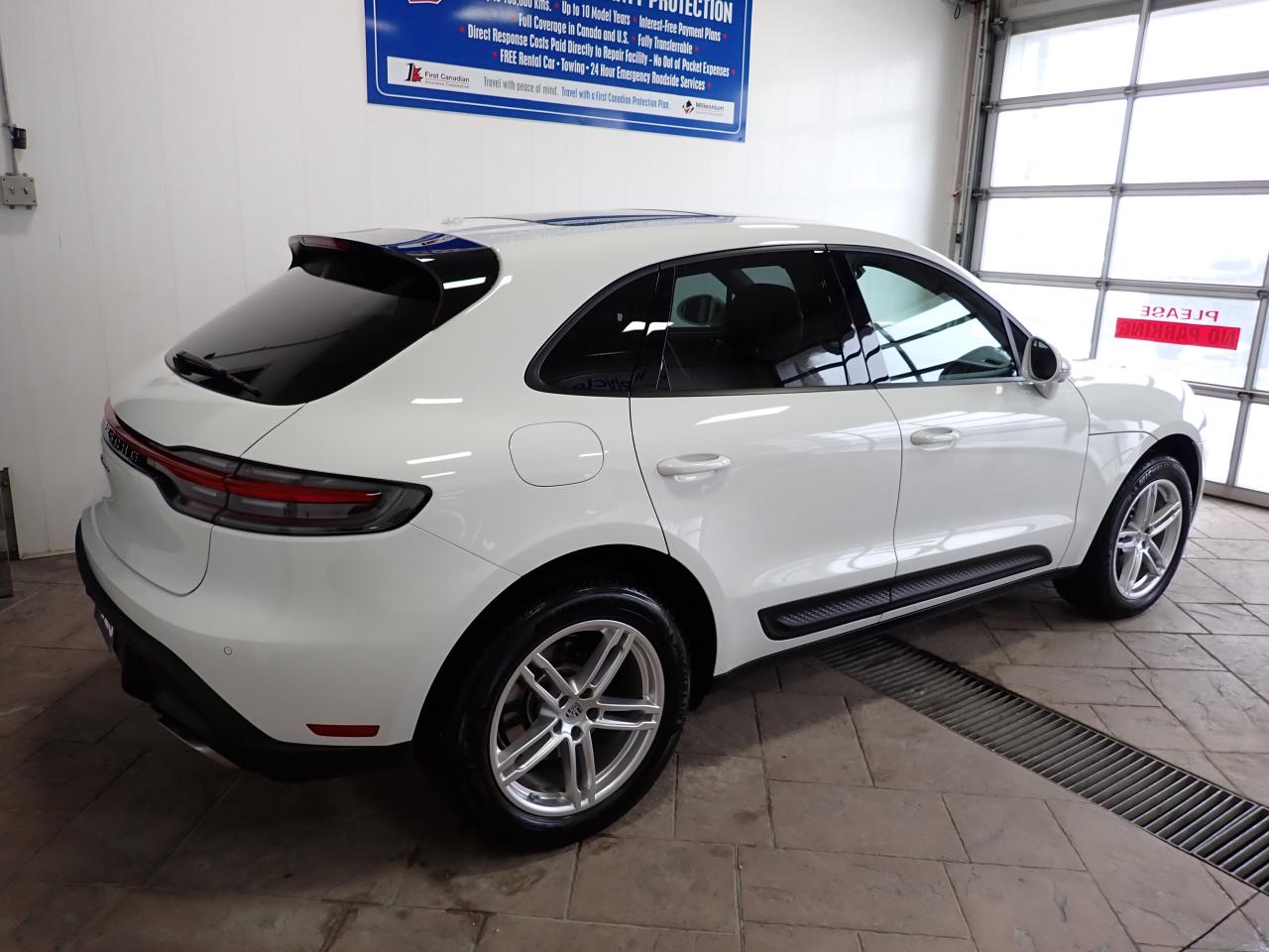 2025 Porsche Macan 4WD LEATHER NAVI SUNROOF Photo