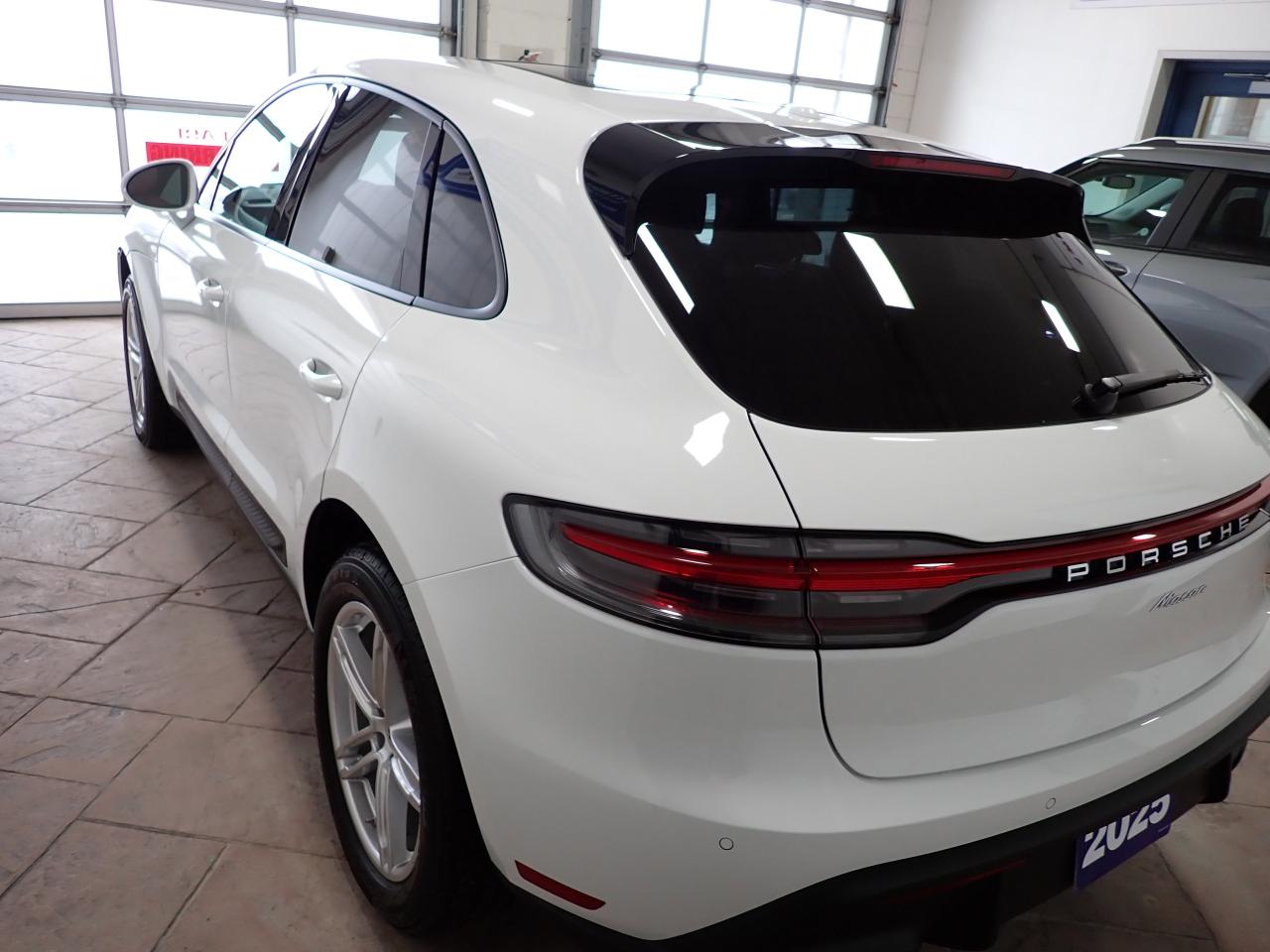 2025 Porsche Macan 4WD LEATHER NAVI SUNROOF Photo