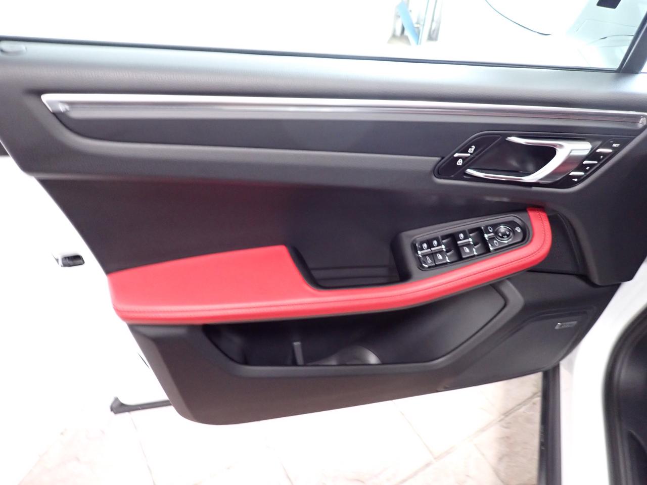 2025 Porsche Macan 4WD LEATHER NAVI SUNROOF Photo