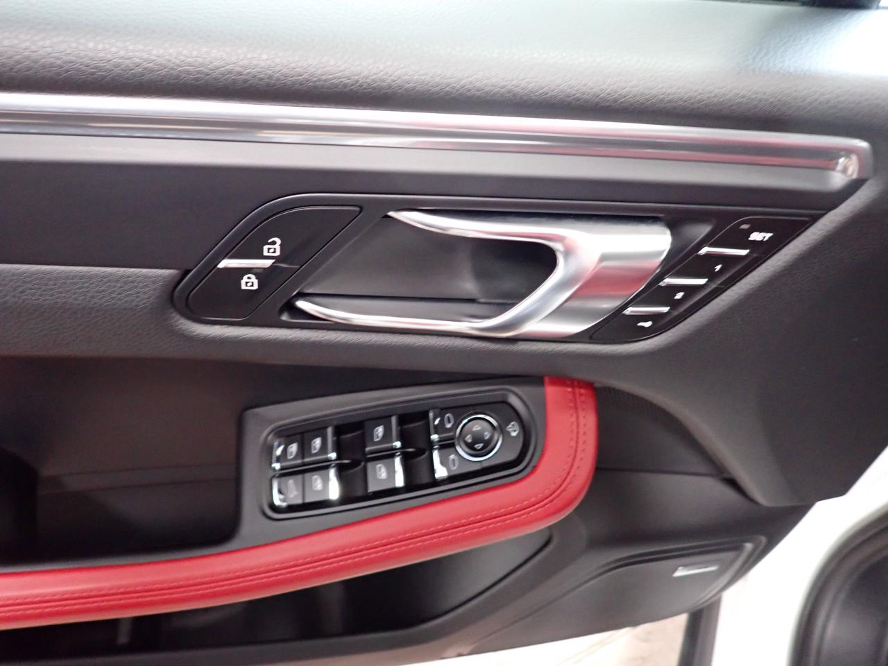 2025 Porsche Macan 4WD LEATHER NAVI SUNROOF Photo