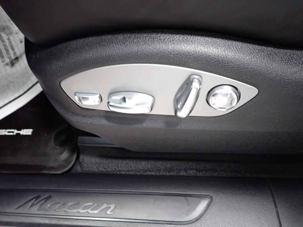 2025 Porsche Macan 4WD LEATHER NAVI SUNROOF Photo