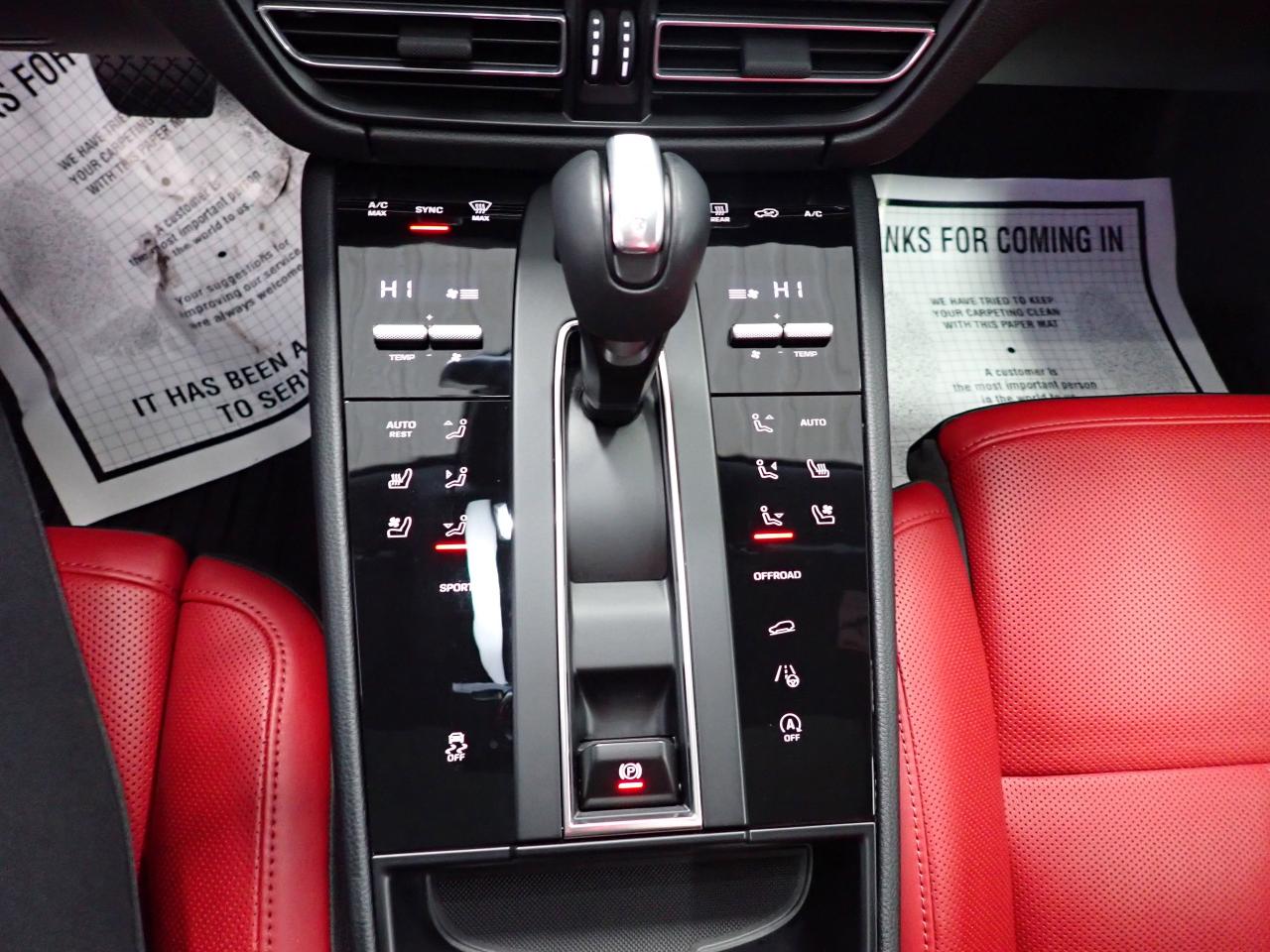 2025 Porsche Macan 4WD LEATHER NAVI SUNROOF Photo