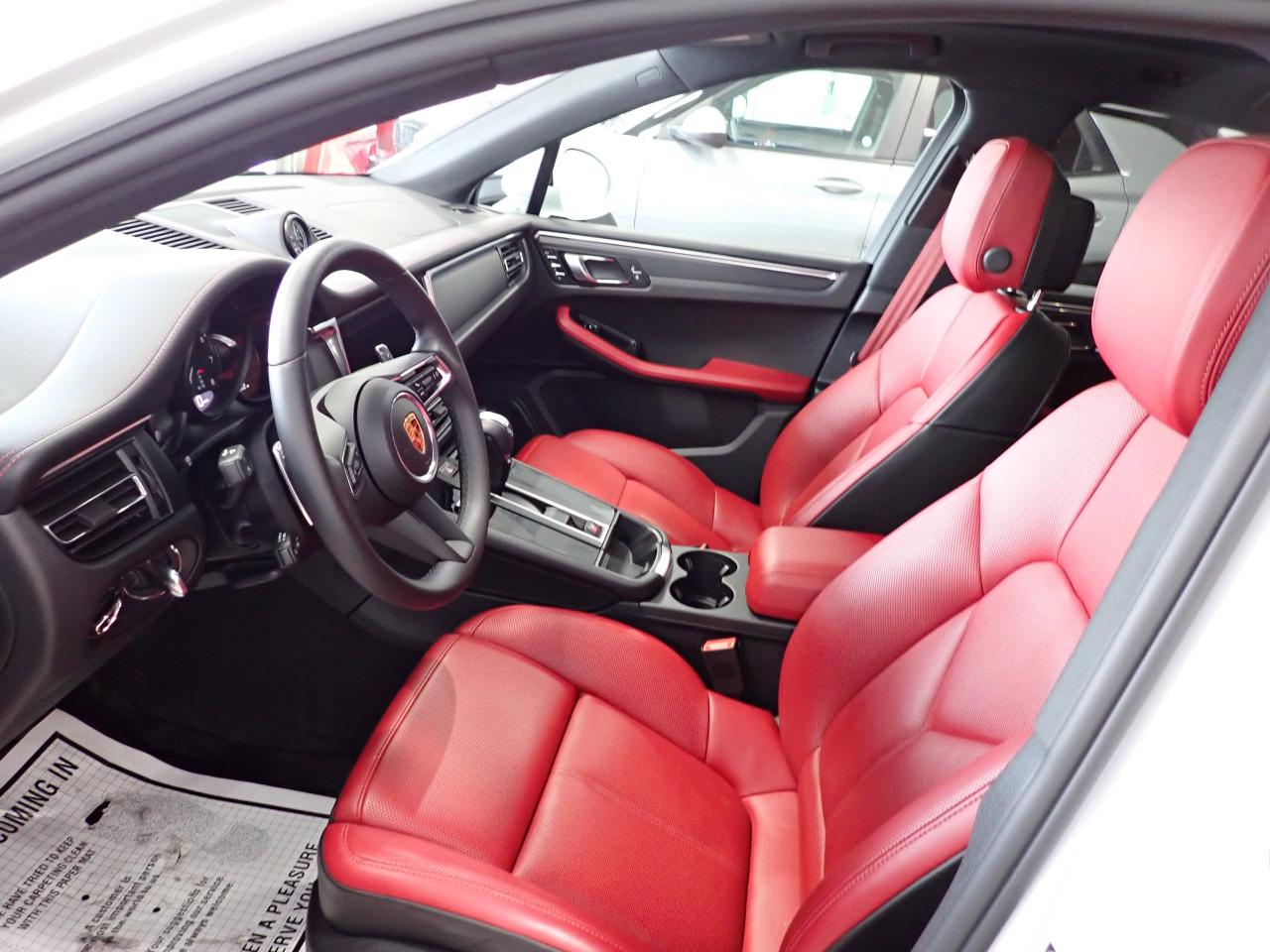 2025 Porsche Macan 4WD LEATHER NAVI SUNROOF Photo