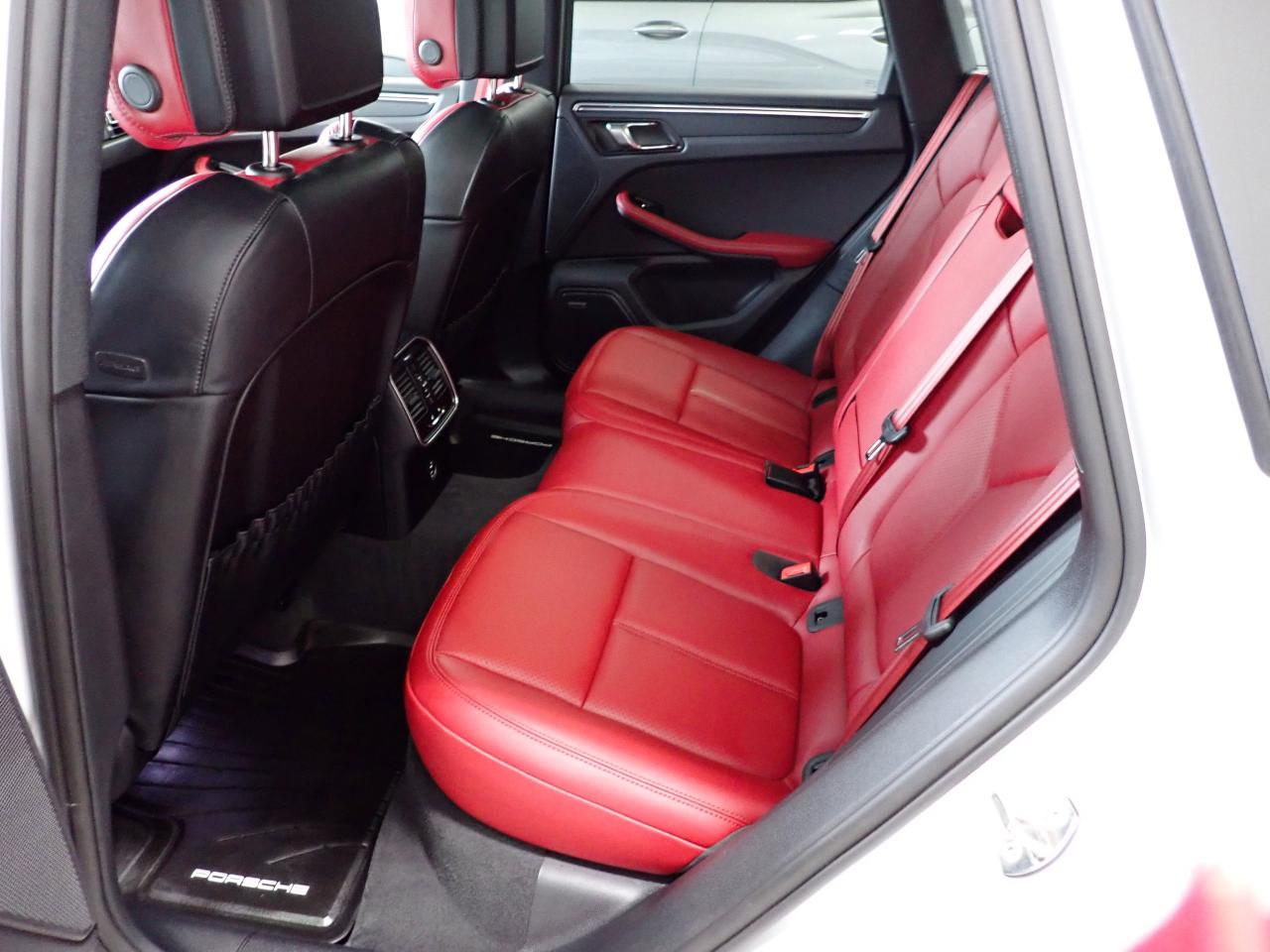 2025 Porsche Macan 4WD LEATHER NAVI SUNROOF Photo